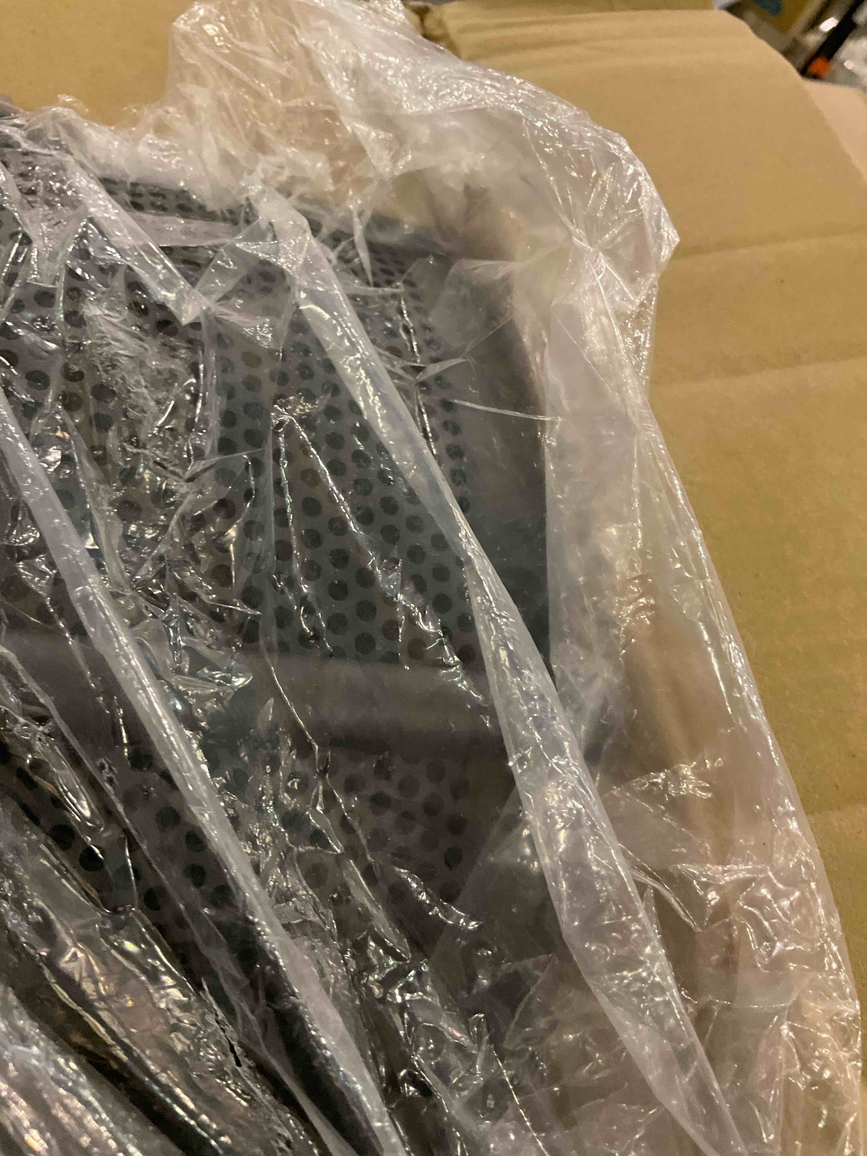 https://s3.amazonaws.com/lotting-images-prod/BargainHunt/EXS01382988_1718909883898.jpeg