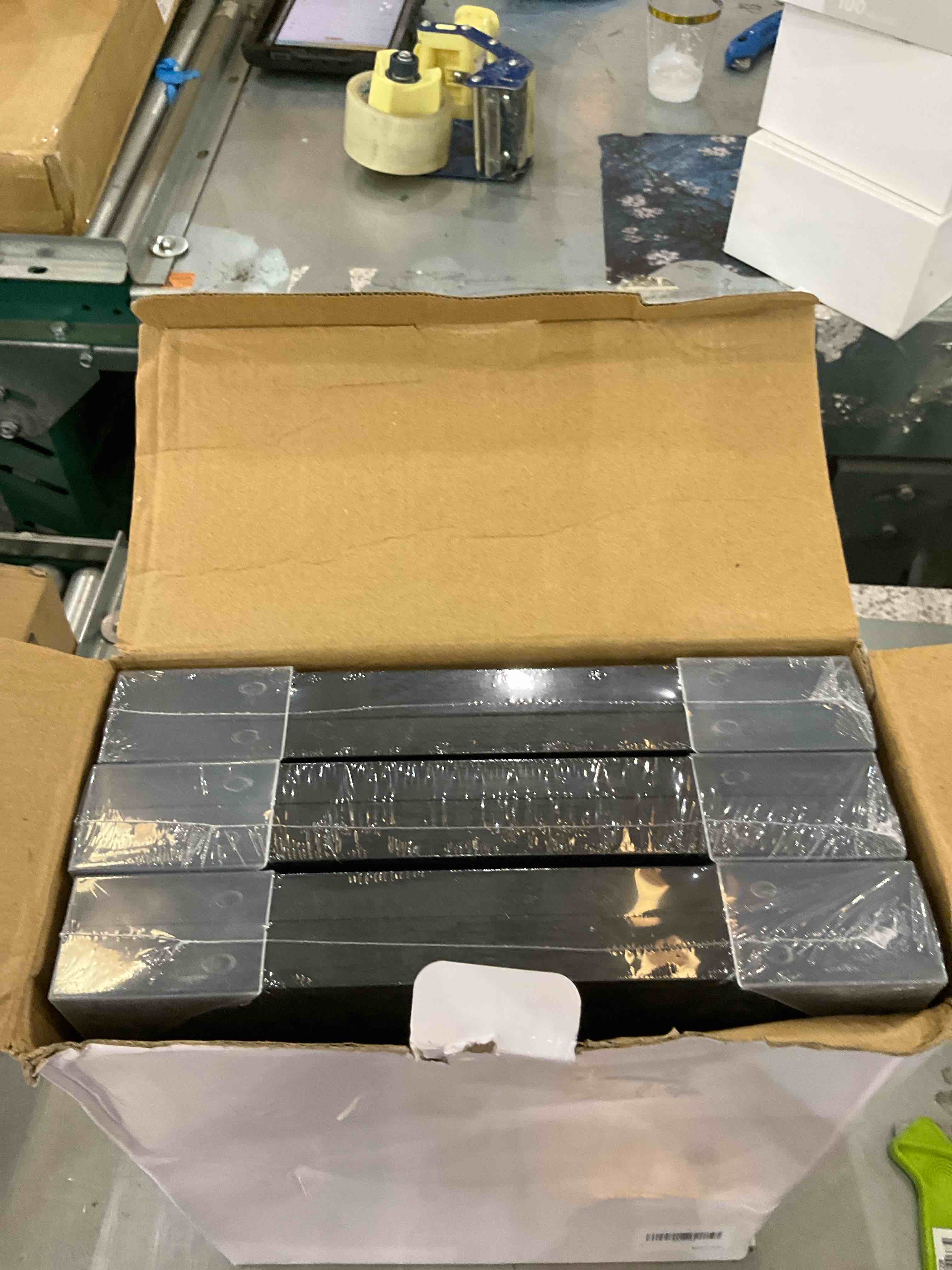 https://s3.amazonaws.com/lotting-images-prod/BargainHunt/EXS01383464_1718807071058.jpeg