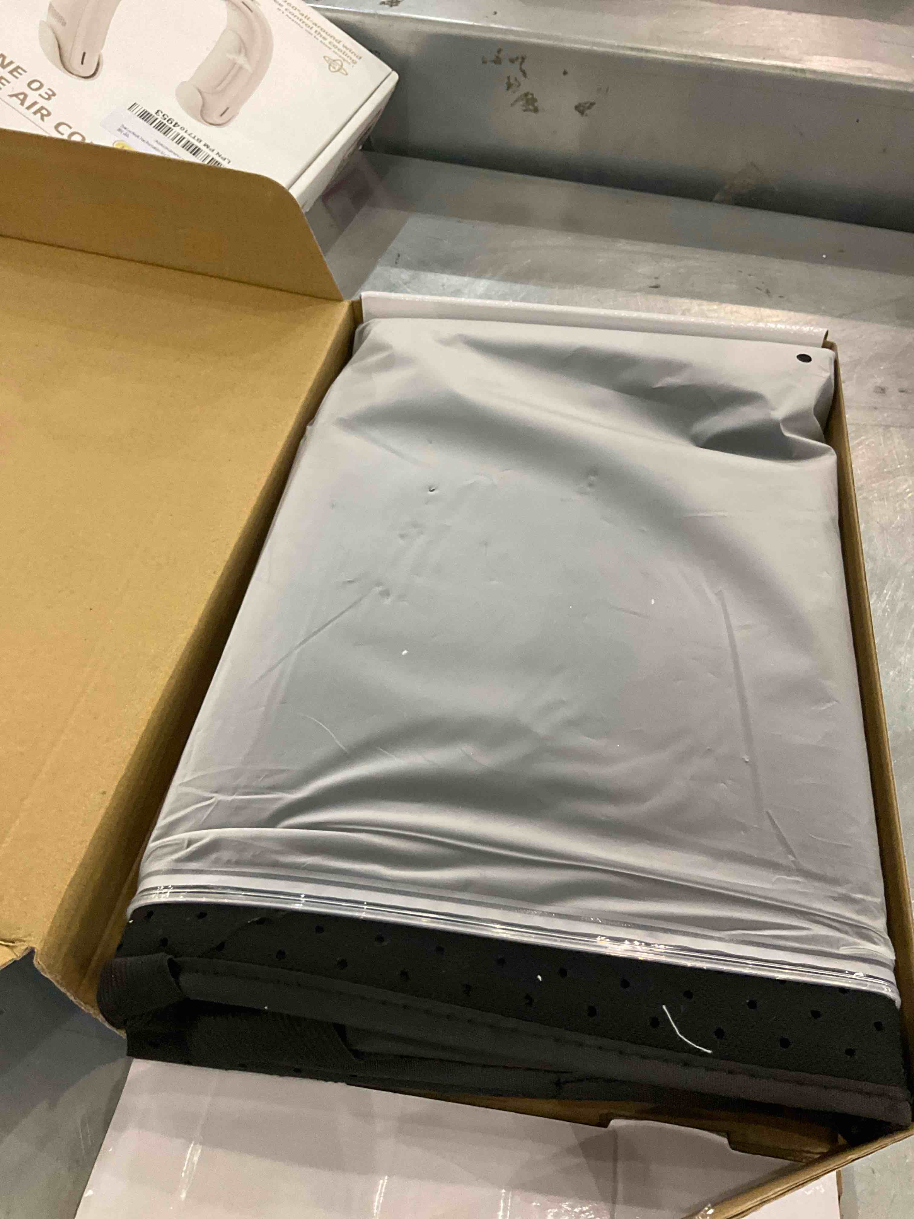 https://s3.amazonaws.com/lotting-images-prod/BargainHunt/EXS01384074_1718711539250.jpeg