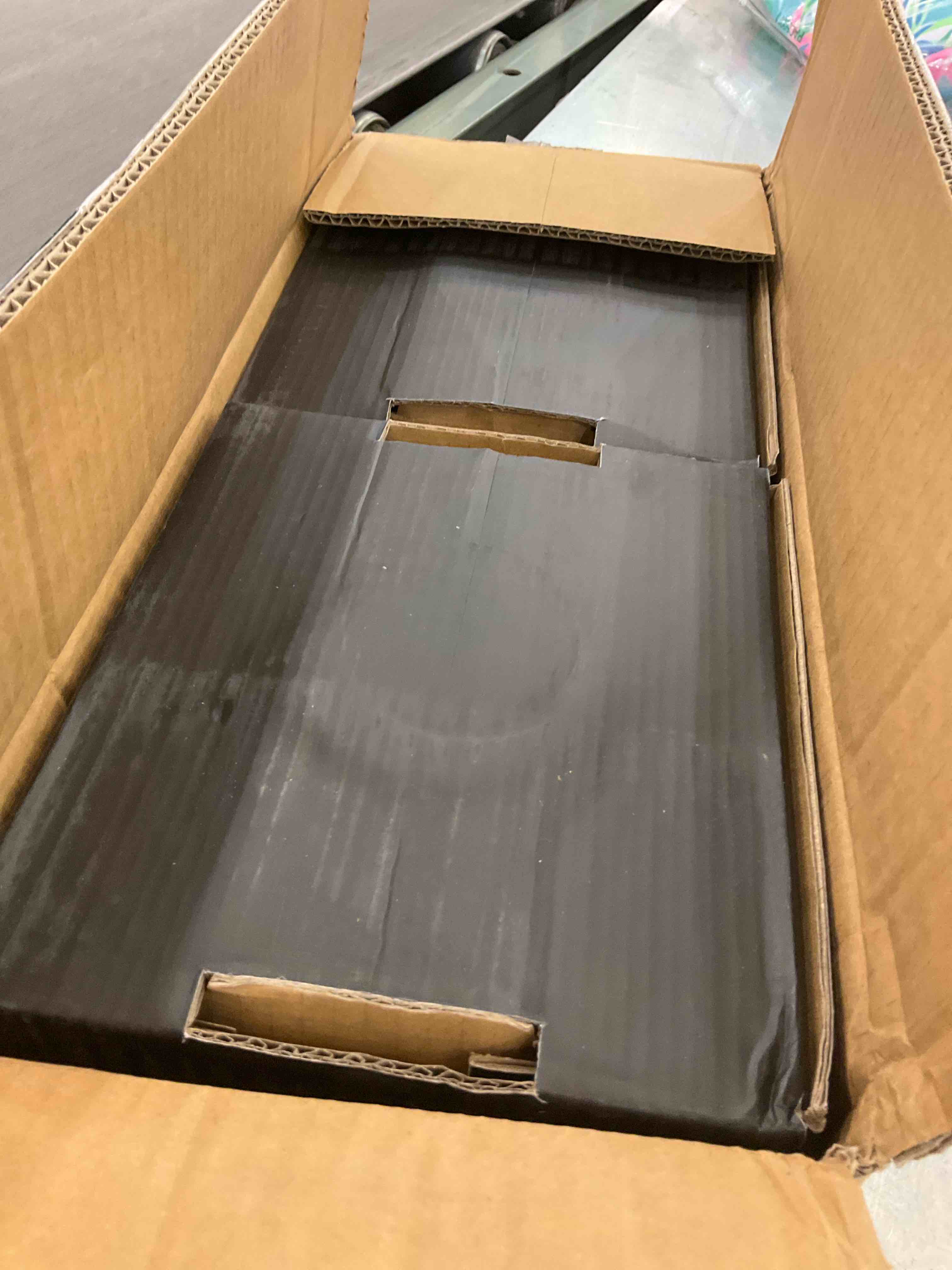 https://s3.amazonaws.com/lotting-images-prod/BargainHunt/EXS01384107_1718724459134.jpeg