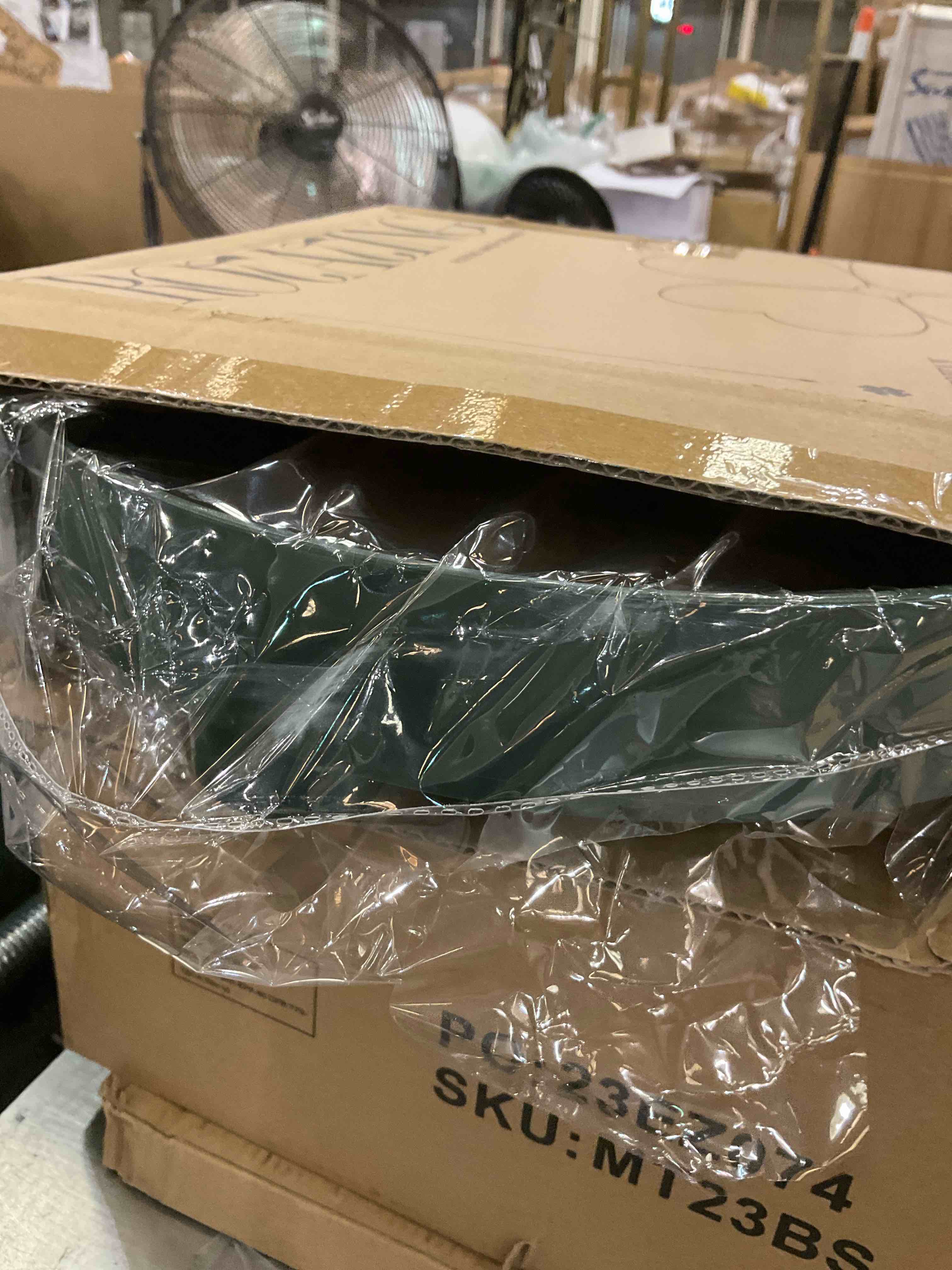 https://s3.amazonaws.com/lotting-images-prod/BargainHunt/EXS01384119_1718729457140.jpeg
