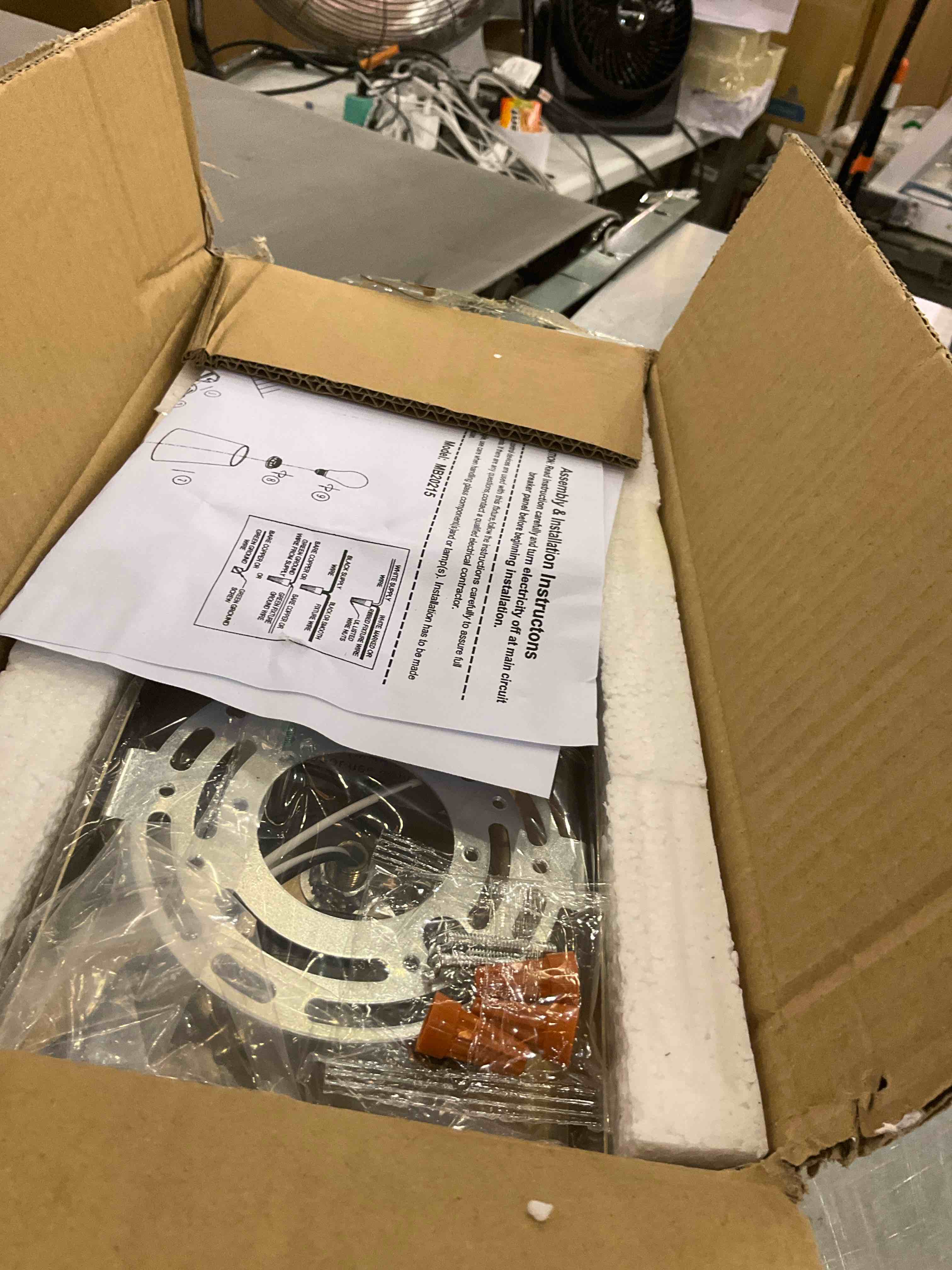 https://s3.amazonaws.com/lotting-images-prod/BargainHunt/EXS01384155_1718732777579.jpeg