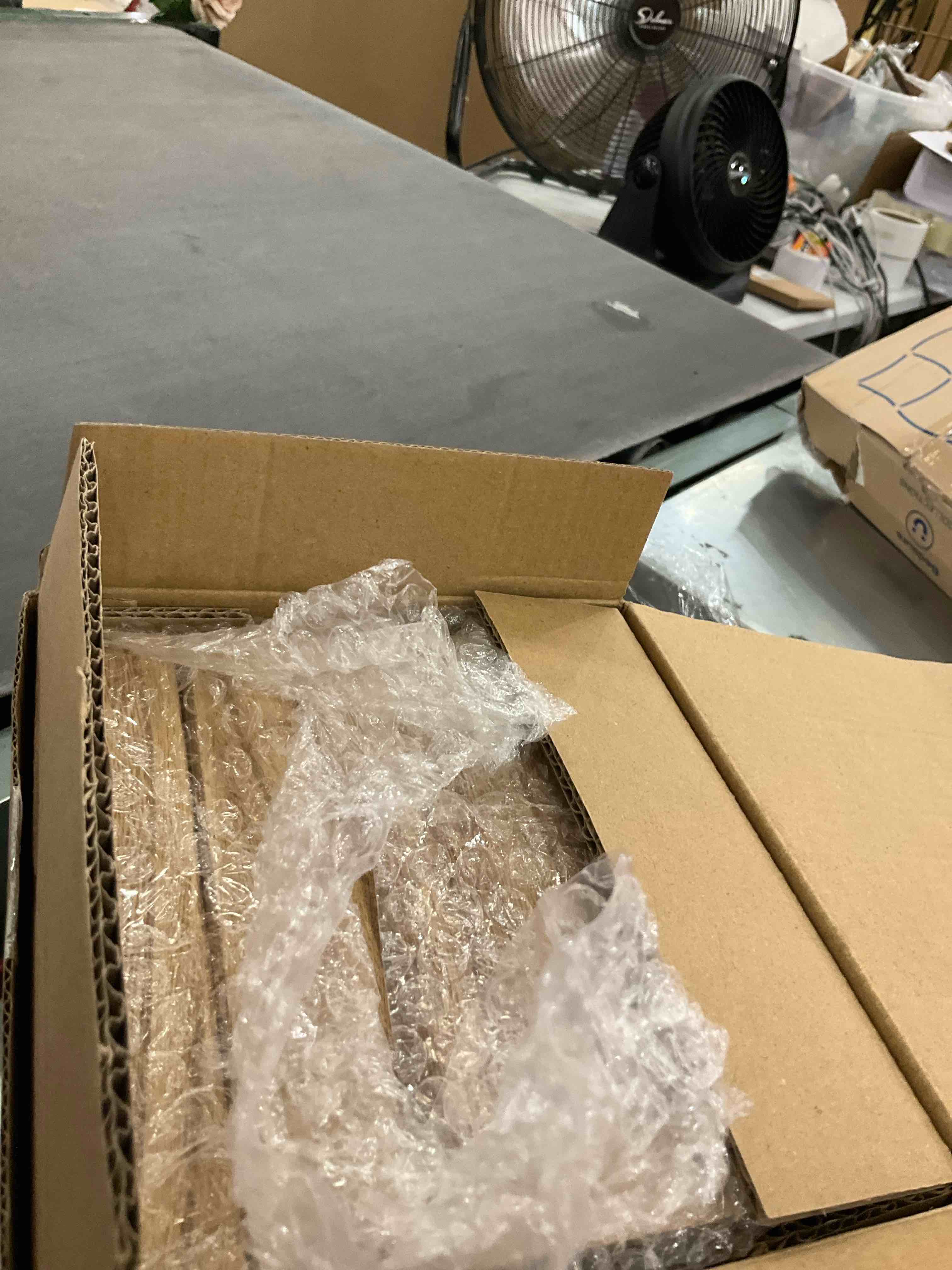 https://s3.amazonaws.com/lotting-images-prod/BargainHunt/EXS01384370_1718812517247.jpeg