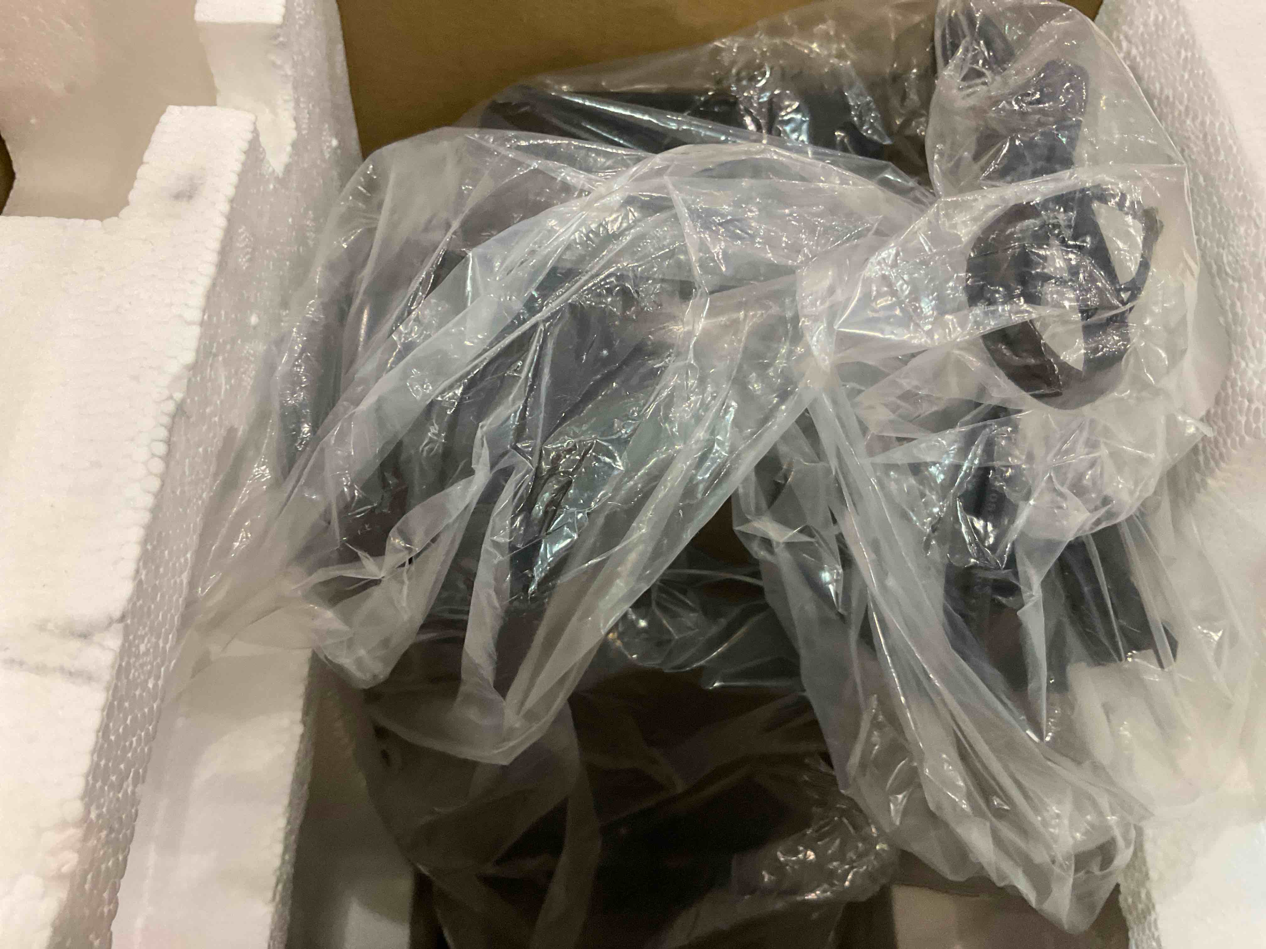 https://s3.amazonaws.com/lotting-images-prod/BargainHunt/EXS01384707_1718626010381.jpeg