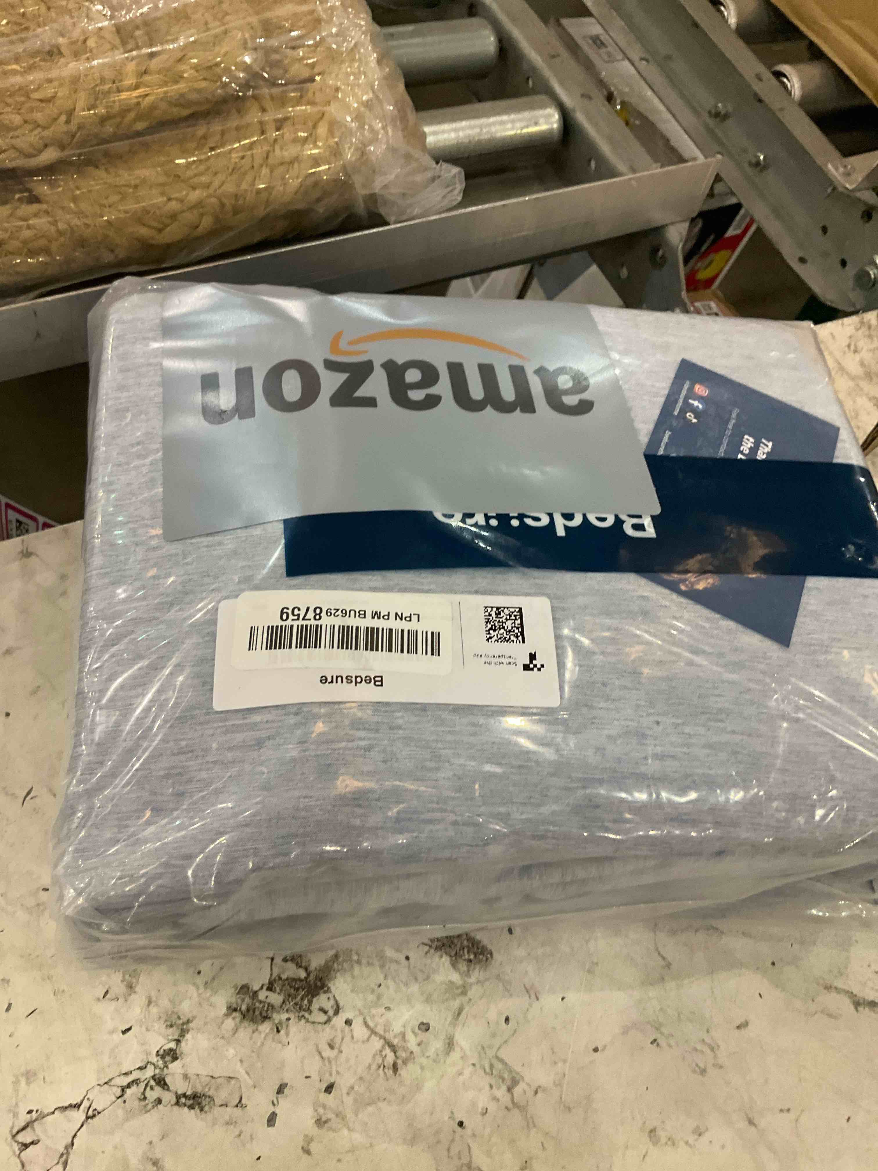 https://s3.amazonaws.com/lotting-images-prod/BargainHunt/EXS01385041_1718285621283.jpeg