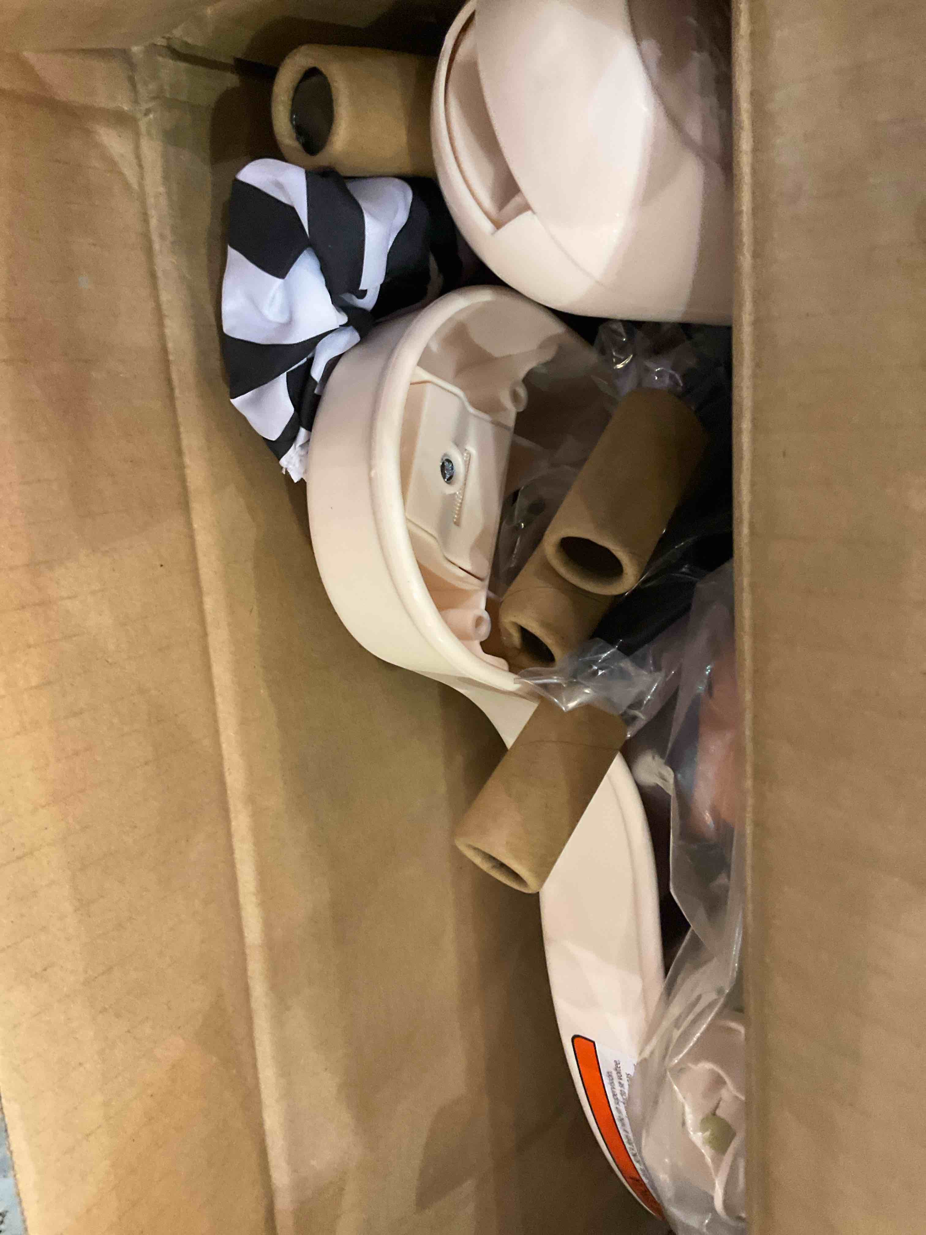 https://s3.amazonaws.com/lotting-images-prod/BargainHunt/EXS01385255_1718378445899.jpeg