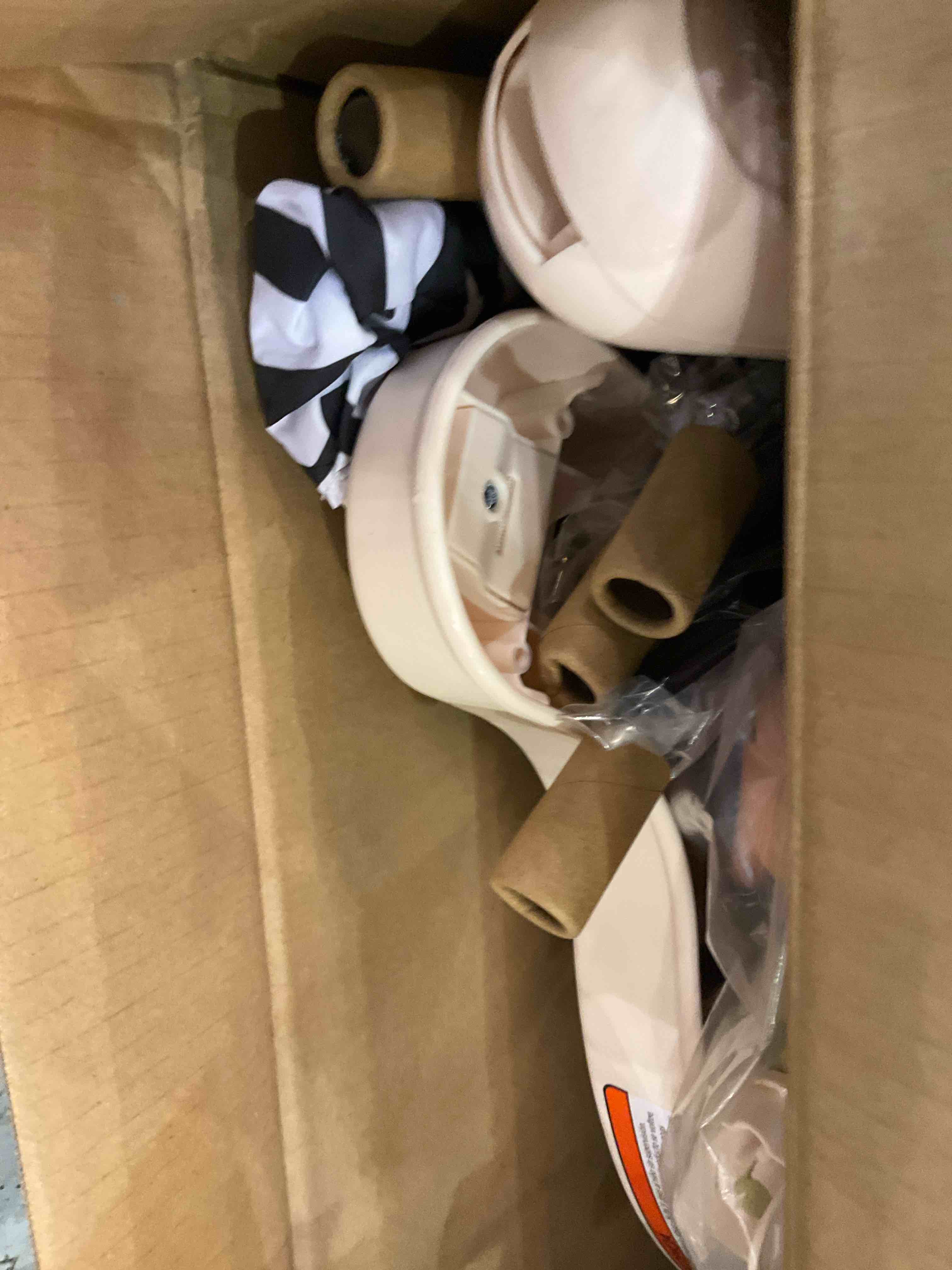 https://s3.amazonaws.com/lotting-images-prod/BargainHunt/EXS01385255_1718378447159.jpeg