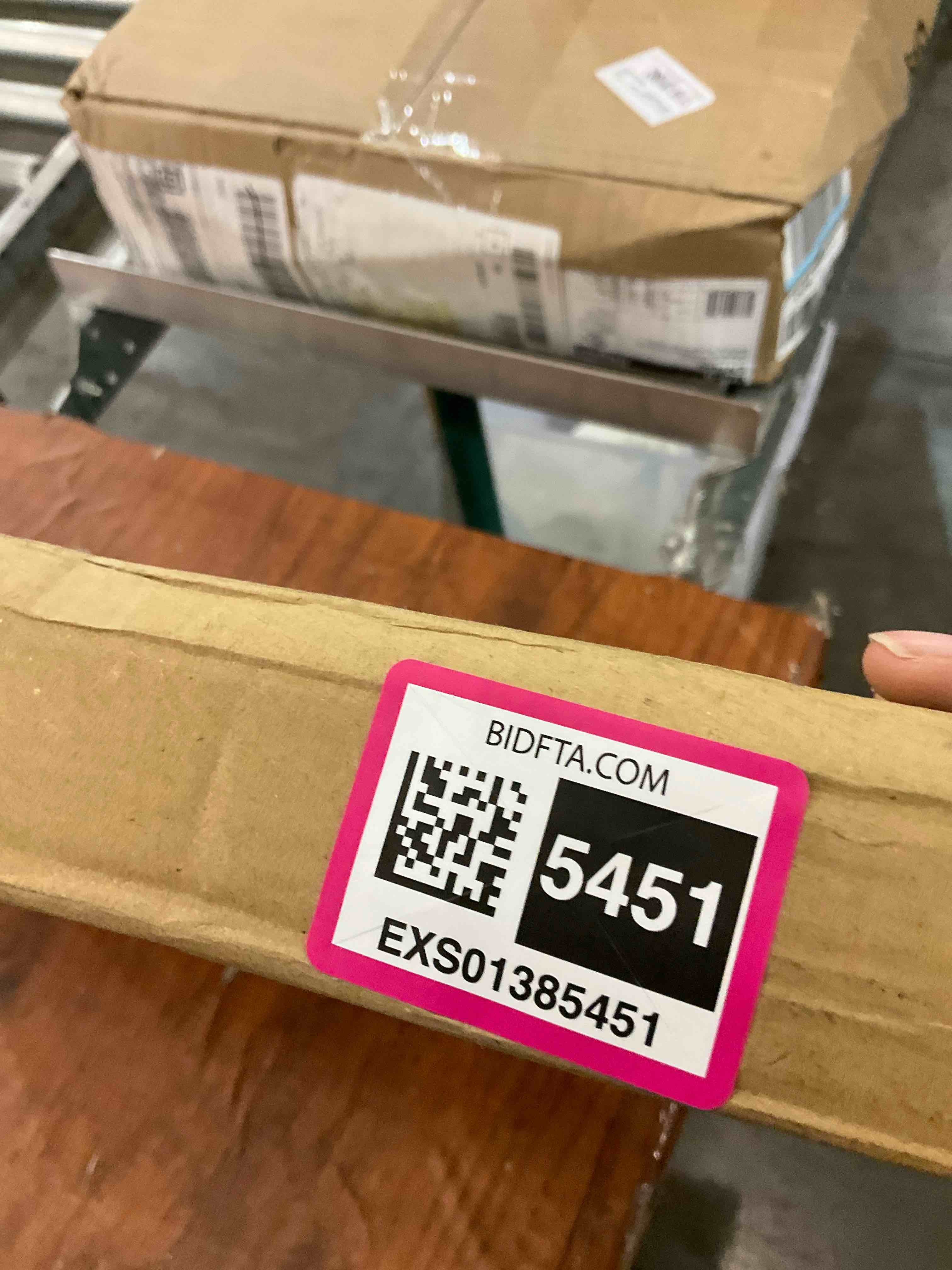 https://s3.amazonaws.com/lotting-images-prod/BargainHunt/EXS01385451_1718905592035.jpeg