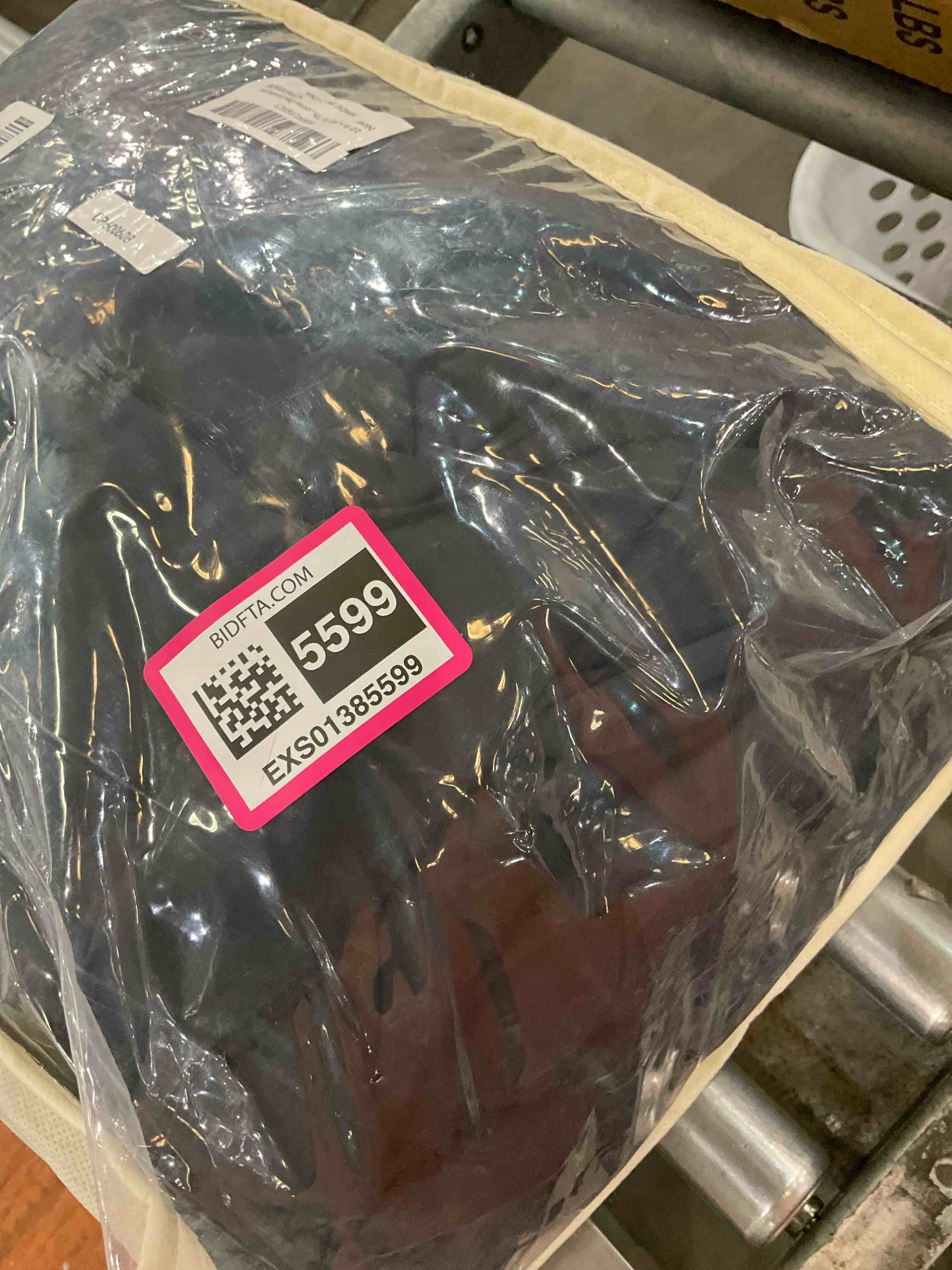 https://s3.amazonaws.com/lotting-images-prod/BargainHunt/EXS01385599_1718635983918.jpeg