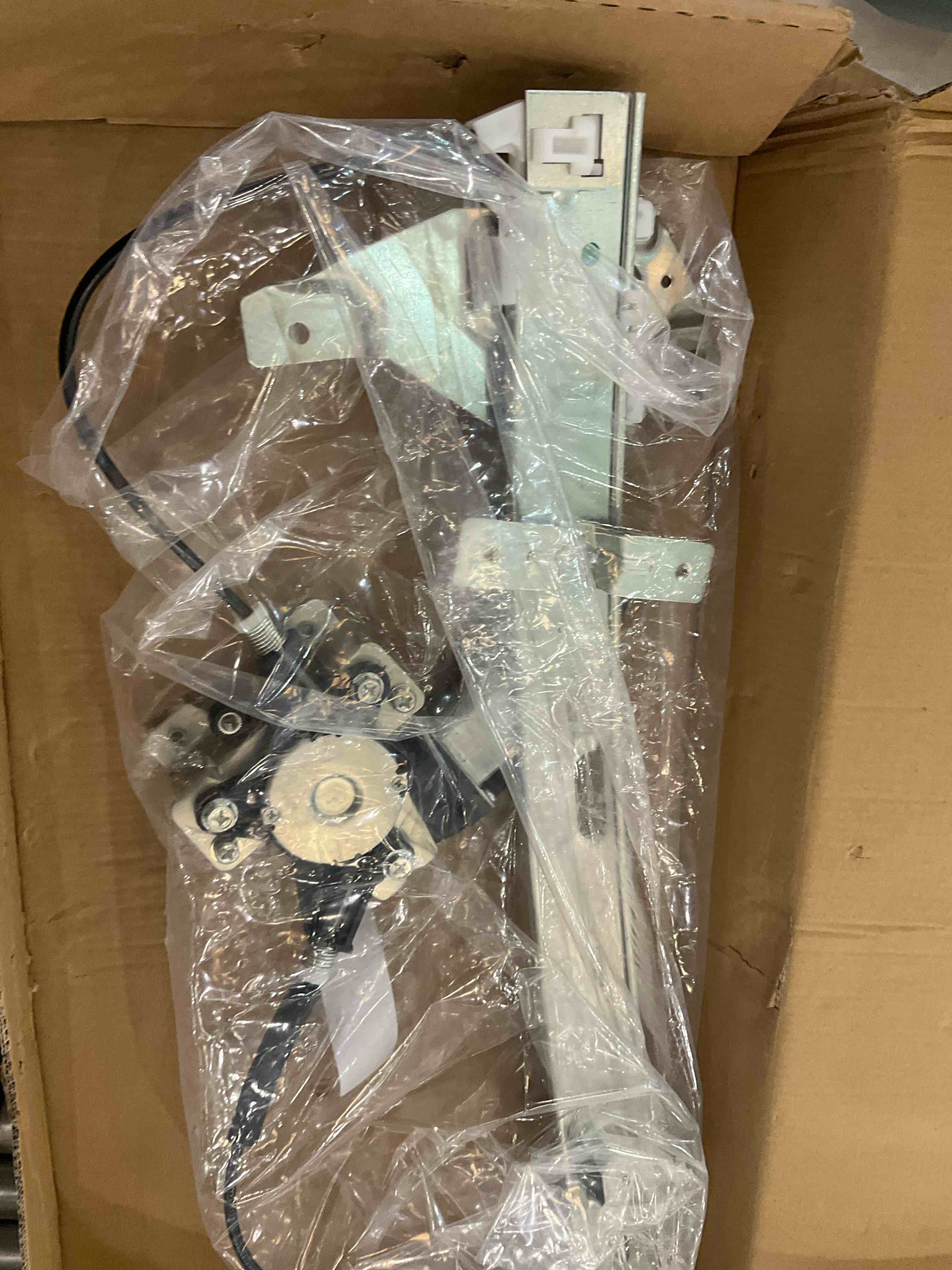 https://s3.amazonaws.com/lotting-images-prod/BargainHunt/EXS01387249_1718218195508.jpeg