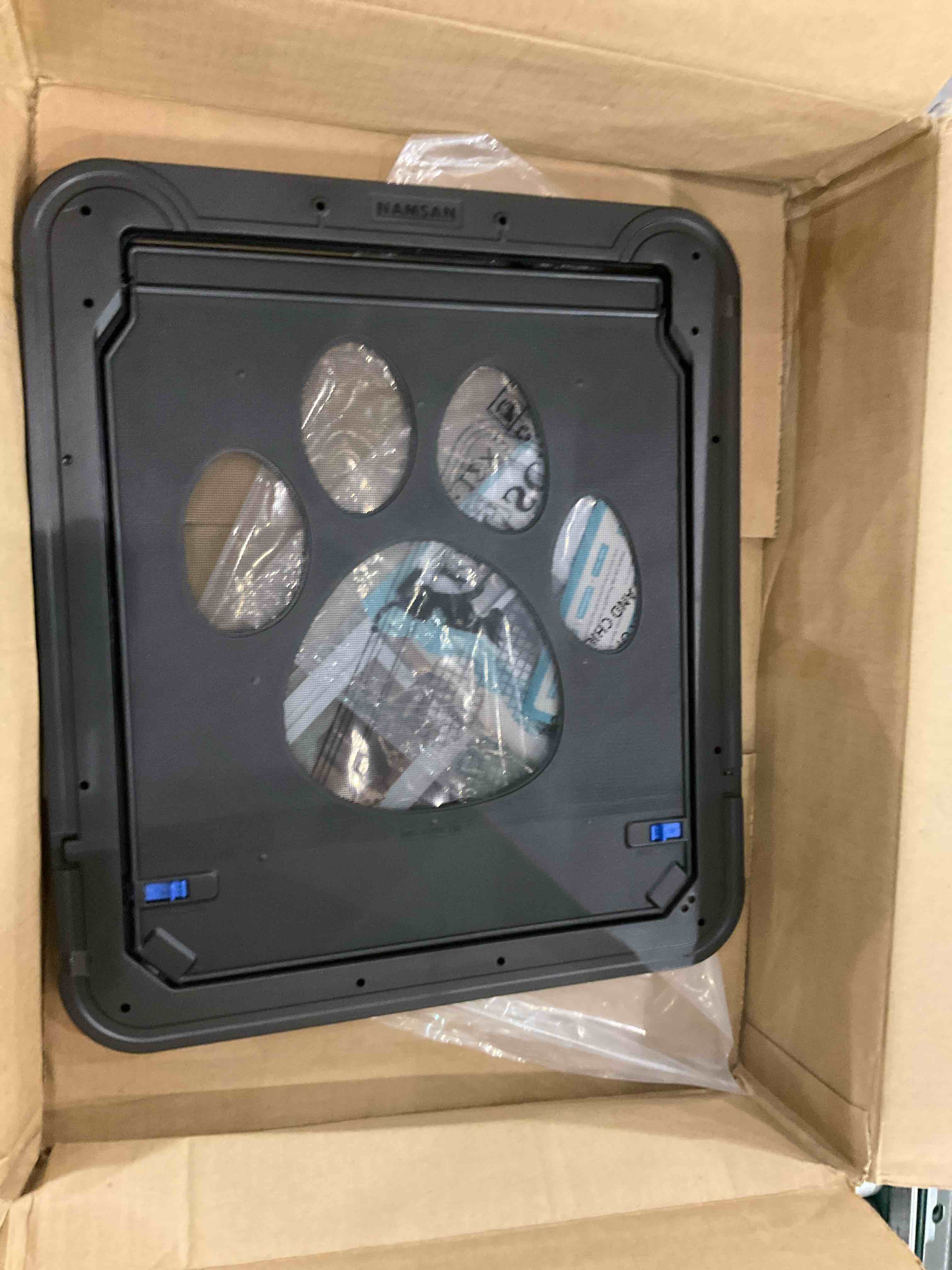 https://s3.amazonaws.com/lotting-images-prod/BargainHunt/EXS01387470_1718628868626.jpeg