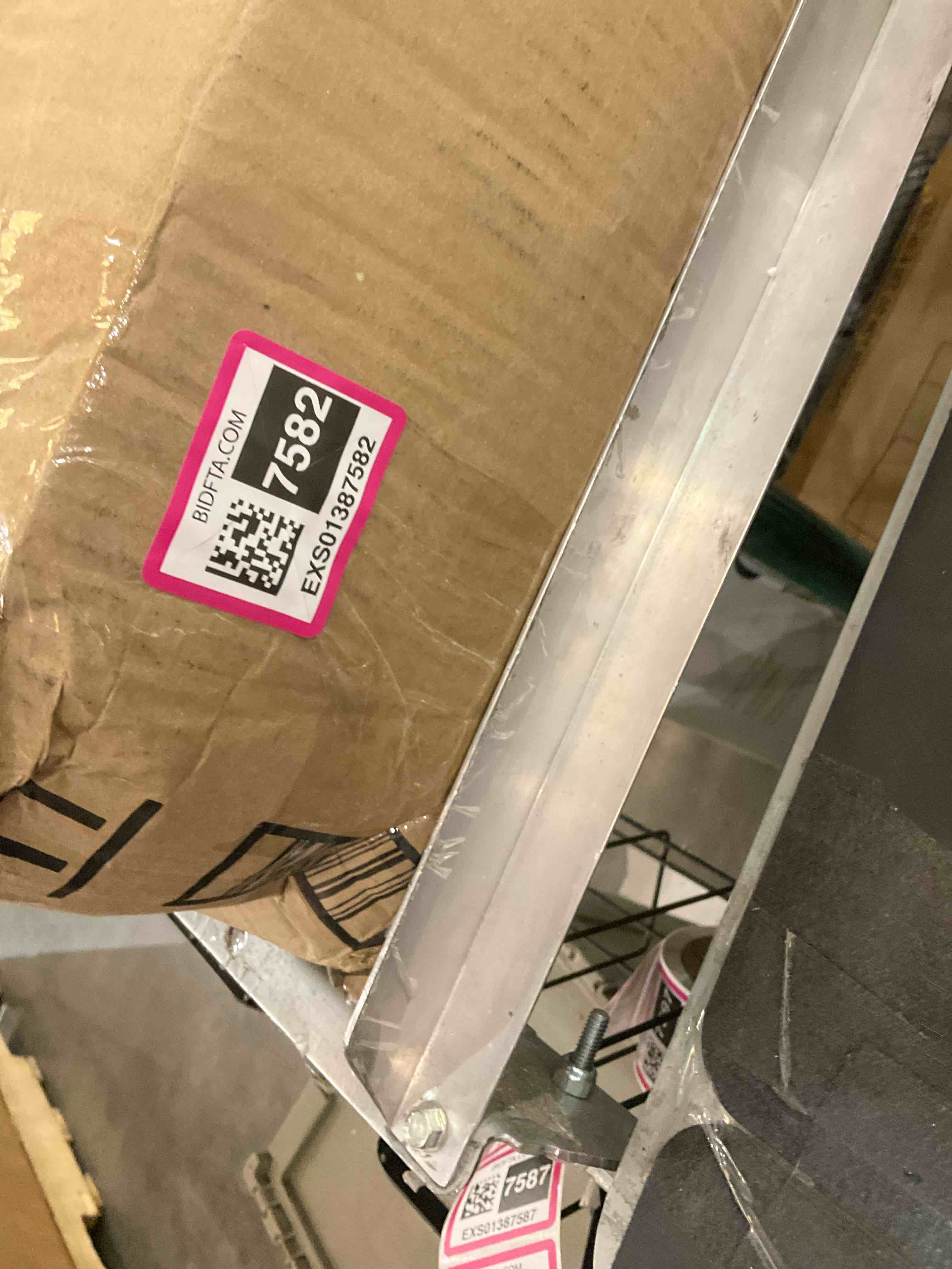 https://s3.amazonaws.com/lotting-images-prod/BargainHunt/EXS01387582_1718632665115.jpeg