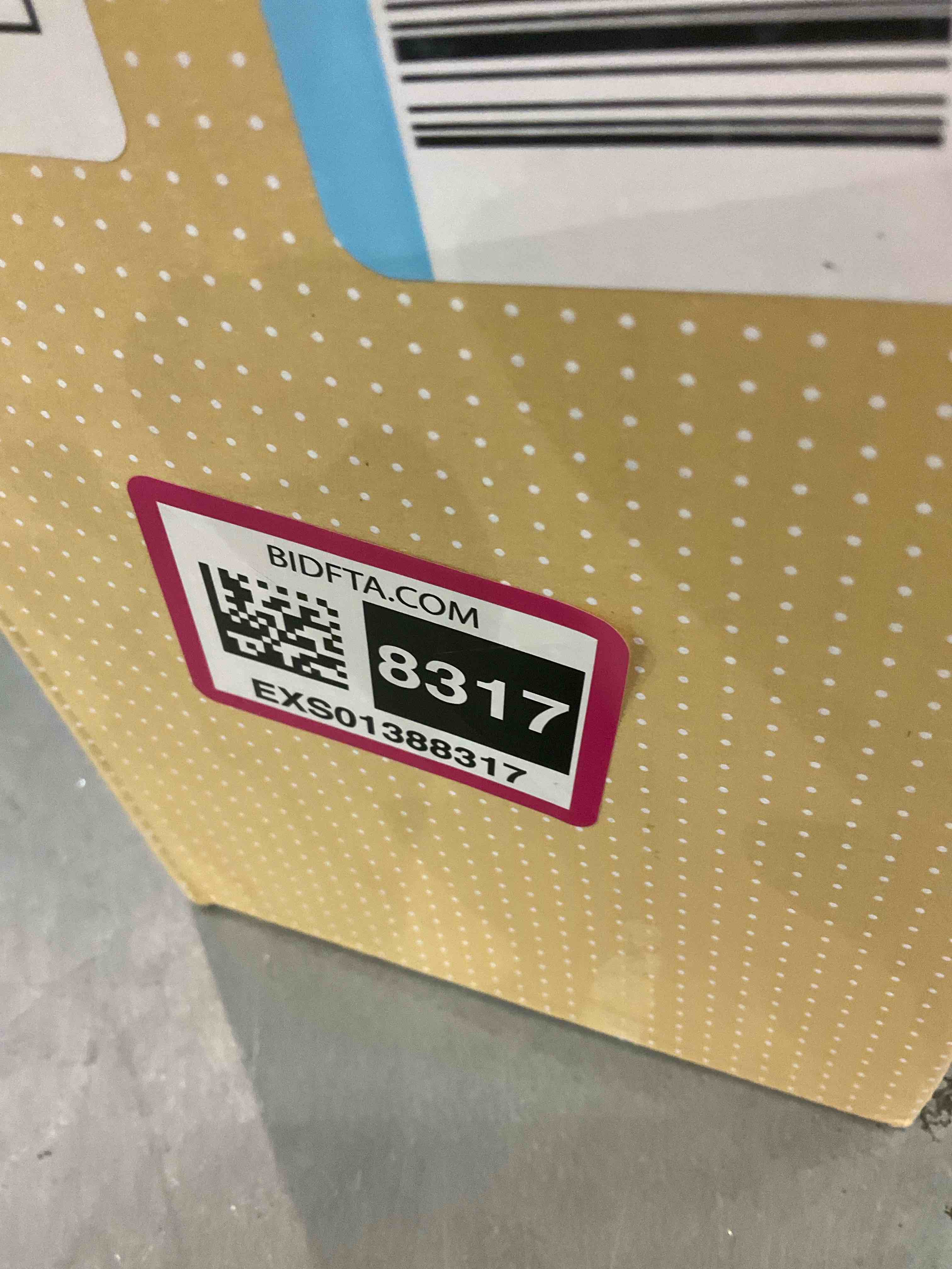 https://s3.amazonaws.com/lotting-images-prod/BargainHunt/EXS01388317_1721747015700.jpeg