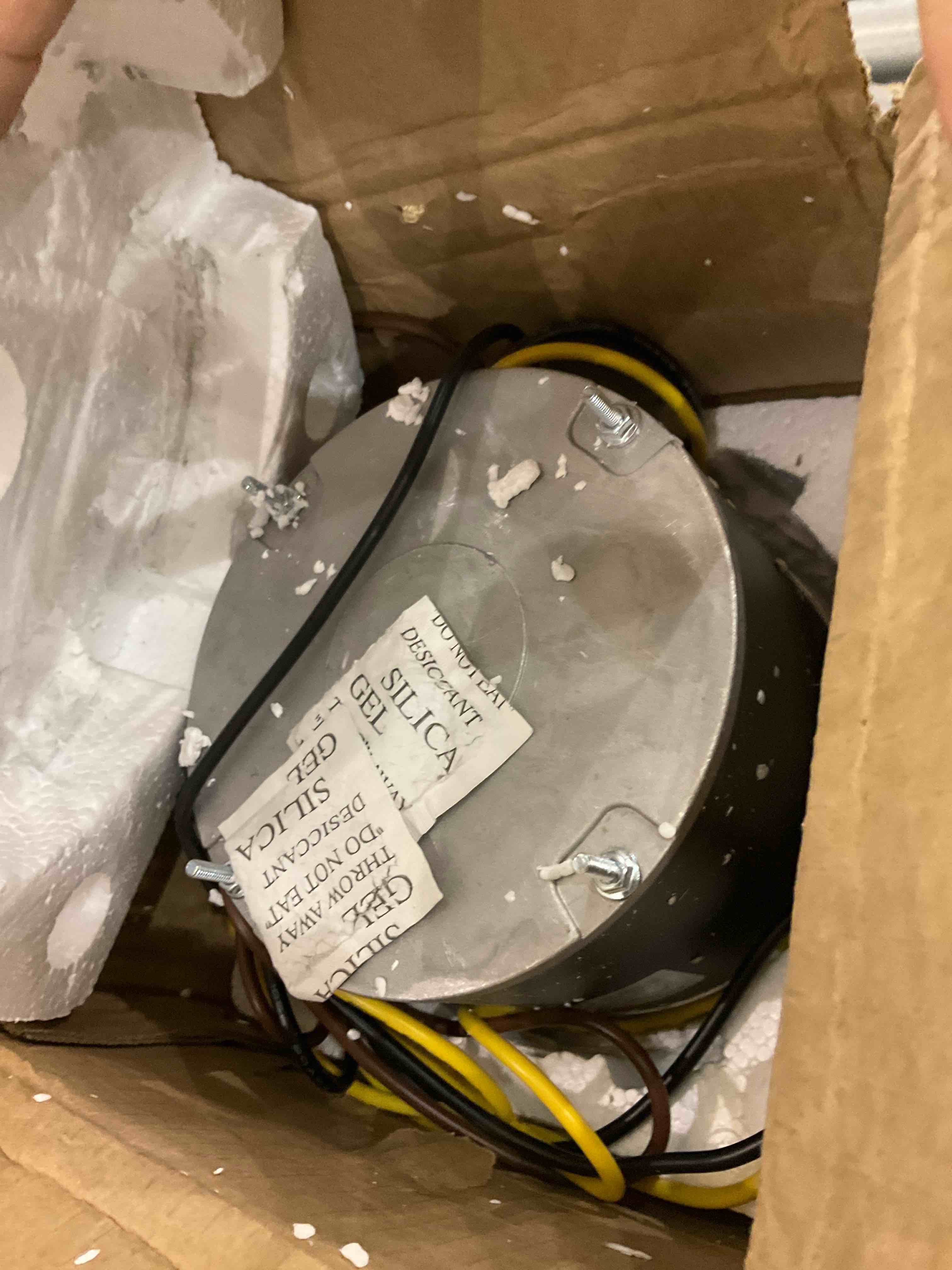 https://s3.amazonaws.com/lotting-images-prod/BargainHunt/EXS01388459_1721839599220.jpeg