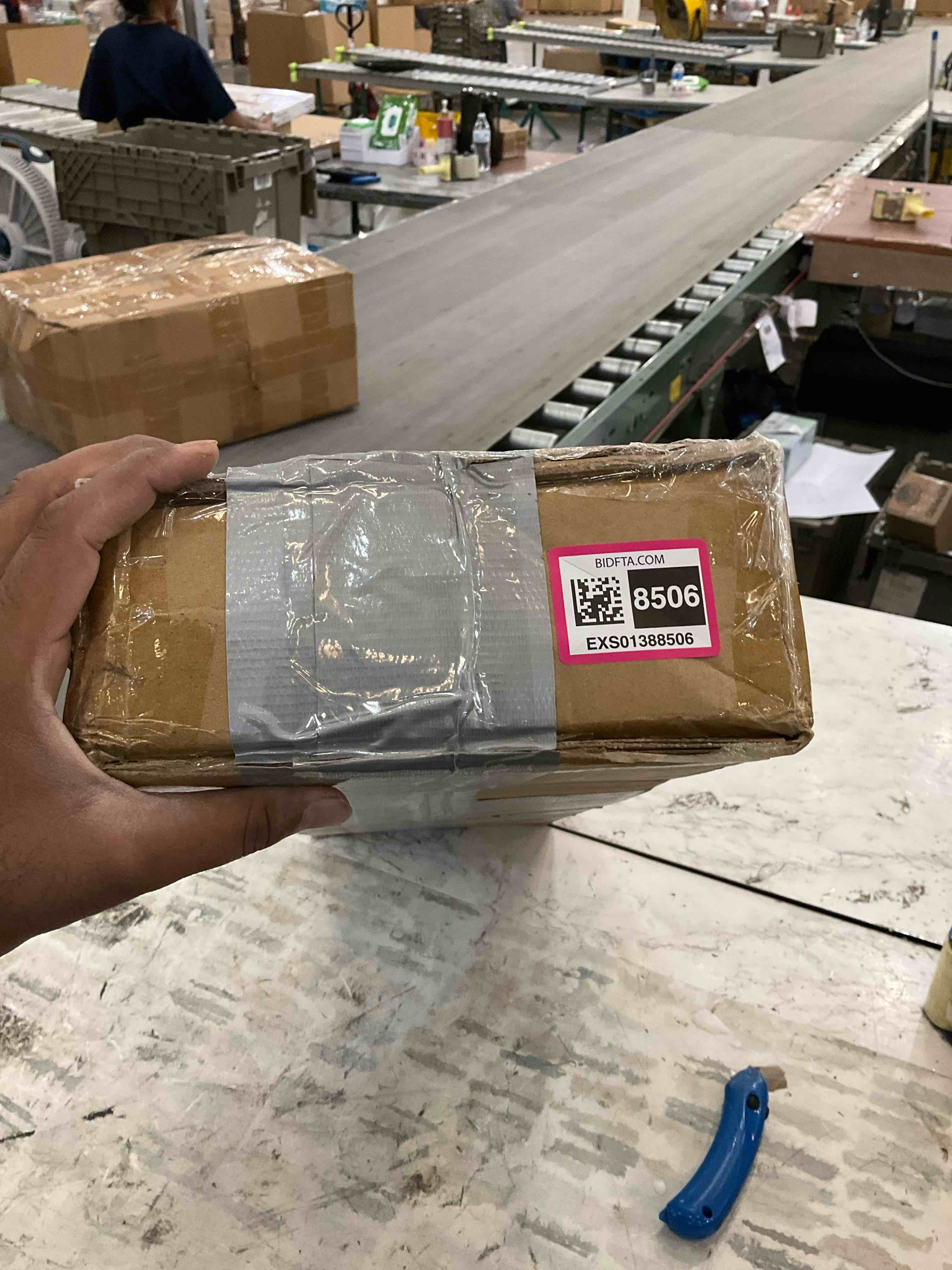 https://s3.amazonaws.com/lotting-images-prod/BargainHunt/EXS01388506_1717780519527.jpeg