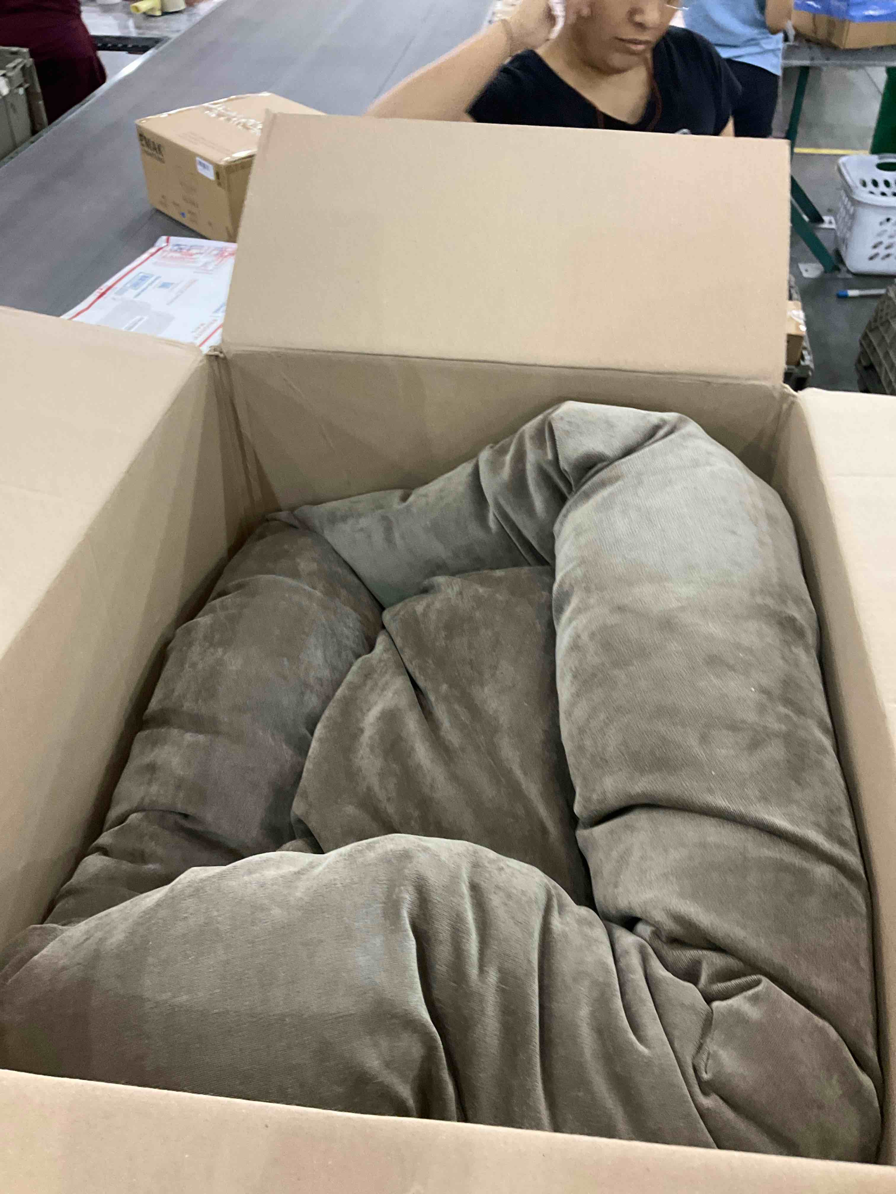 https://s3.amazonaws.com/lotting-images-prod/BargainHunt/EXS01388591_1718107954780.jpeg