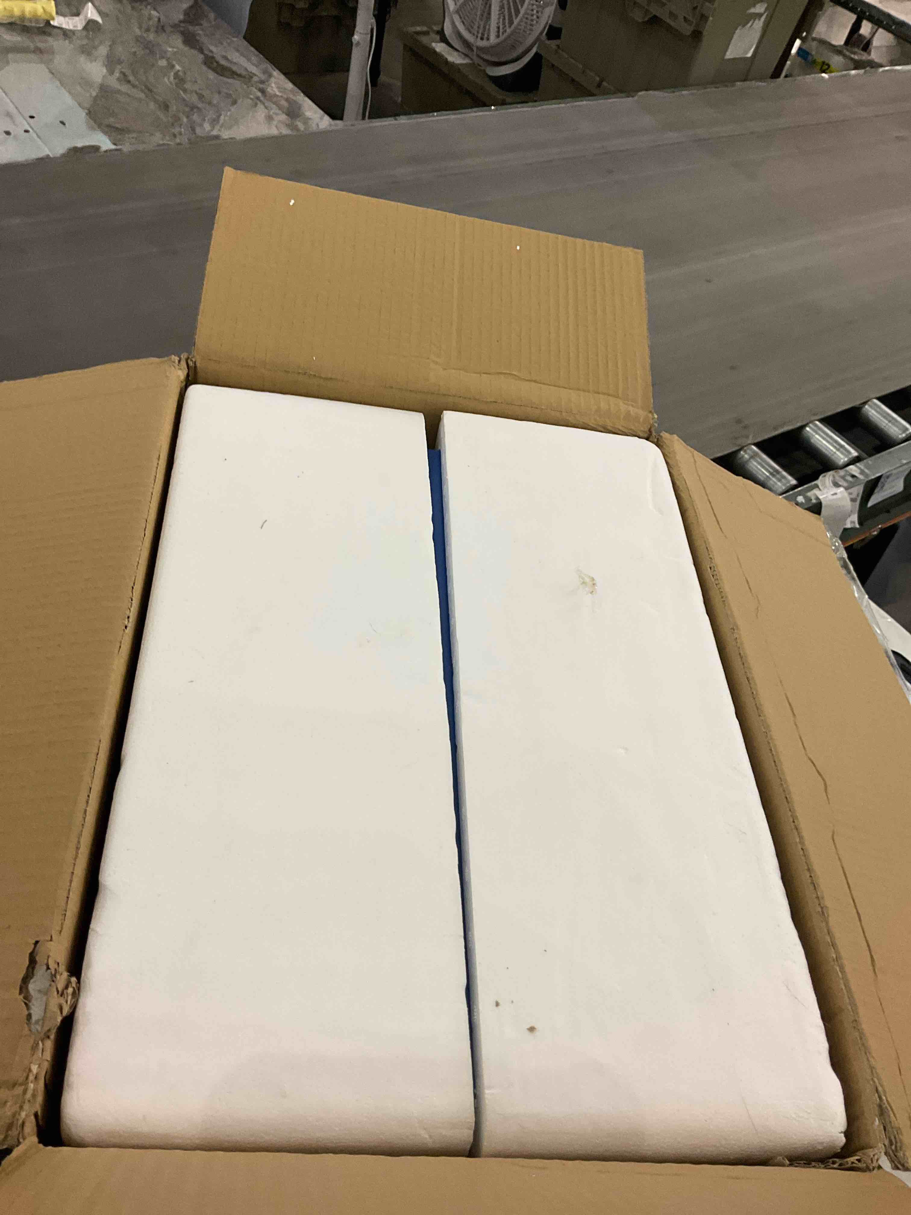 https://s3.amazonaws.com/lotting-images-prod/BargainHunt/EXS01388657_1718192056796.jpeg