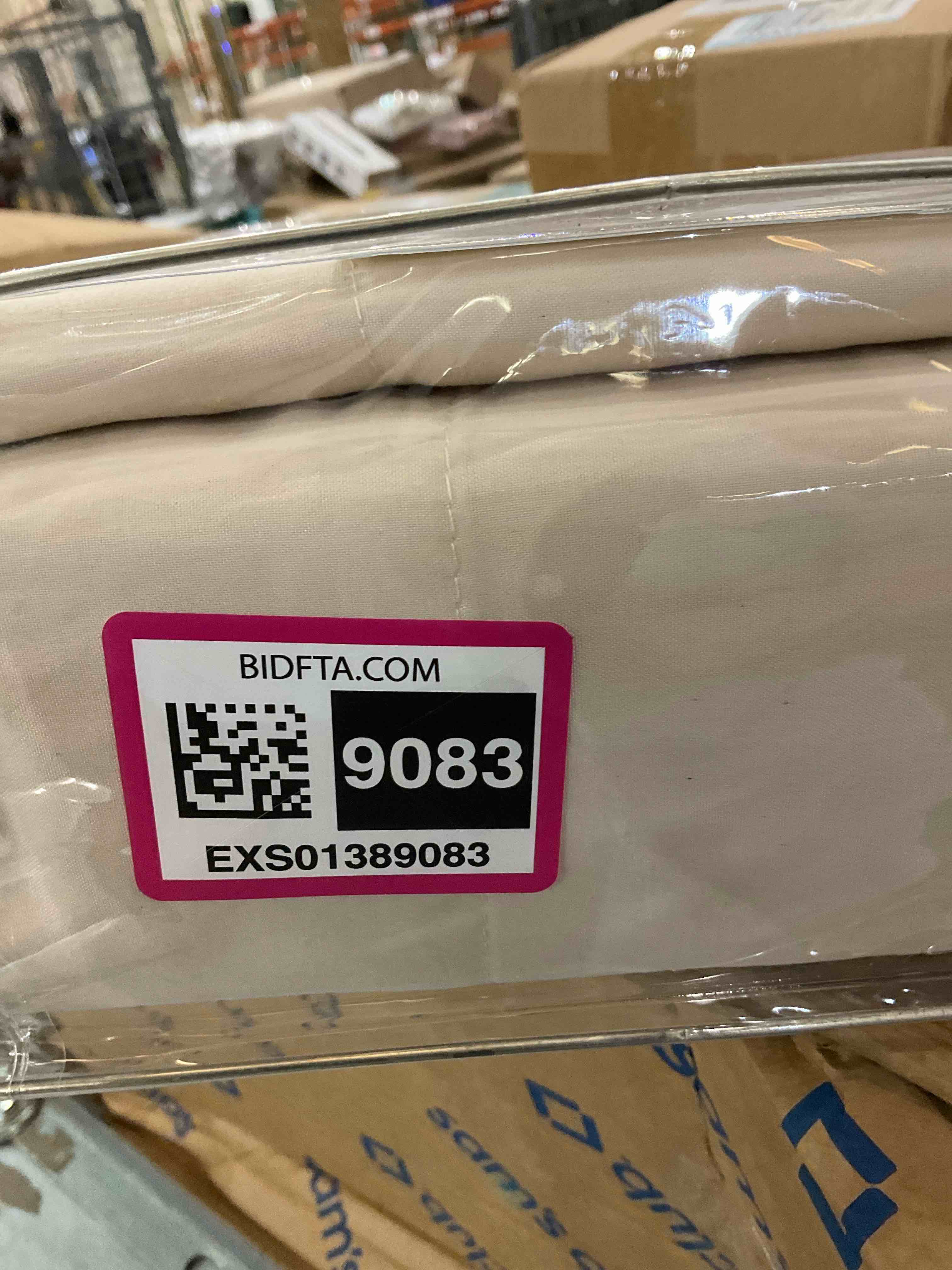 https://s3.amazonaws.com/lotting-images-prod/BargainHunt/EXS01389083_1721930001577.jpeg