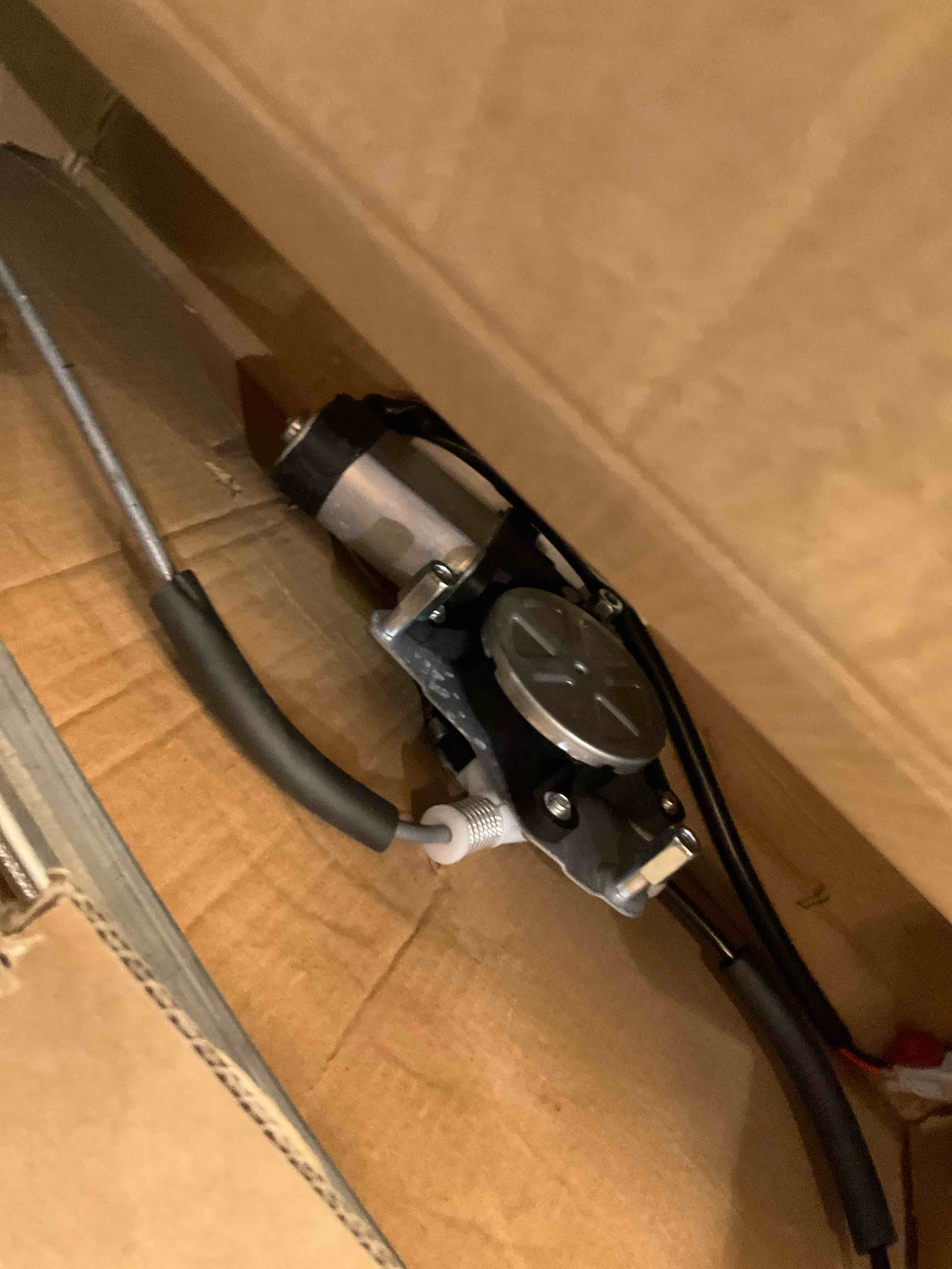 https://s3.amazonaws.com/lotting-images-prod/BargainHunt/EXS01389099_1721933200447.jpeg
