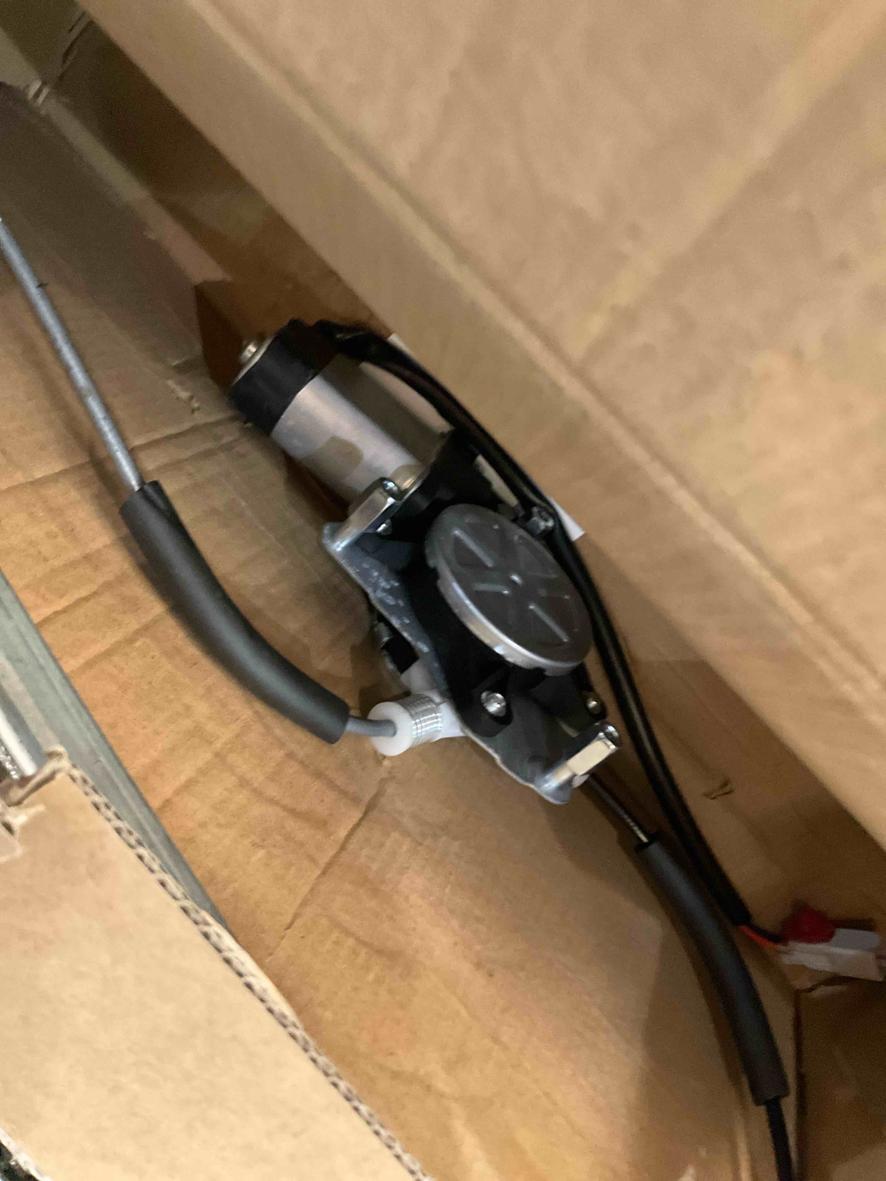 https://s3.amazonaws.com/lotting-images-prod/BargainHunt/EXS01389099_1721933202442.jpeg