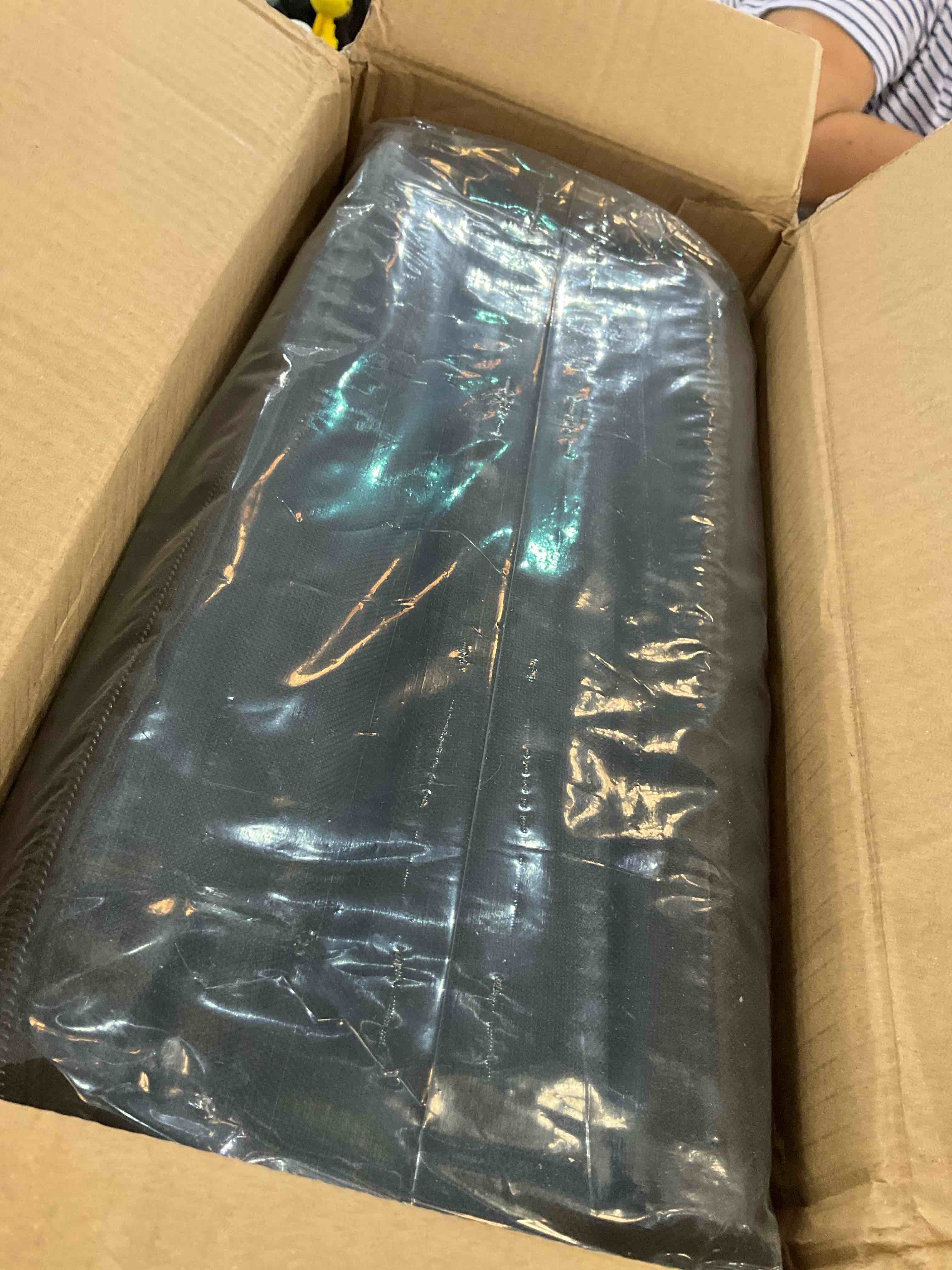 https://s3.amazonaws.com/lotting-images-prod/BargainHunt/EXS01389422_1722357768153.jpeg