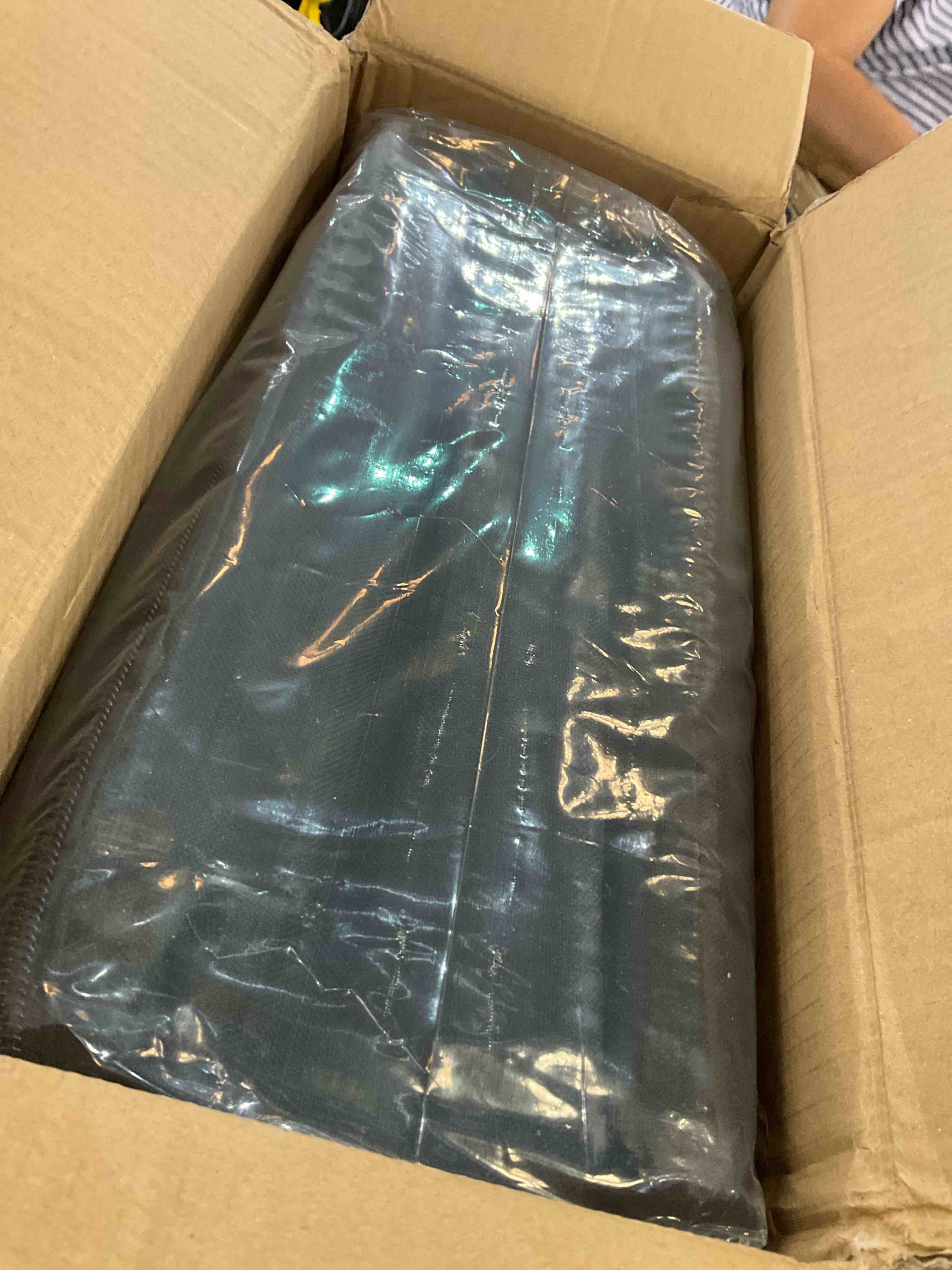 https://s3.amazonaws.com/lotting-images-prod/BargainHunt/EXS01389422_1722357769171.jpeg