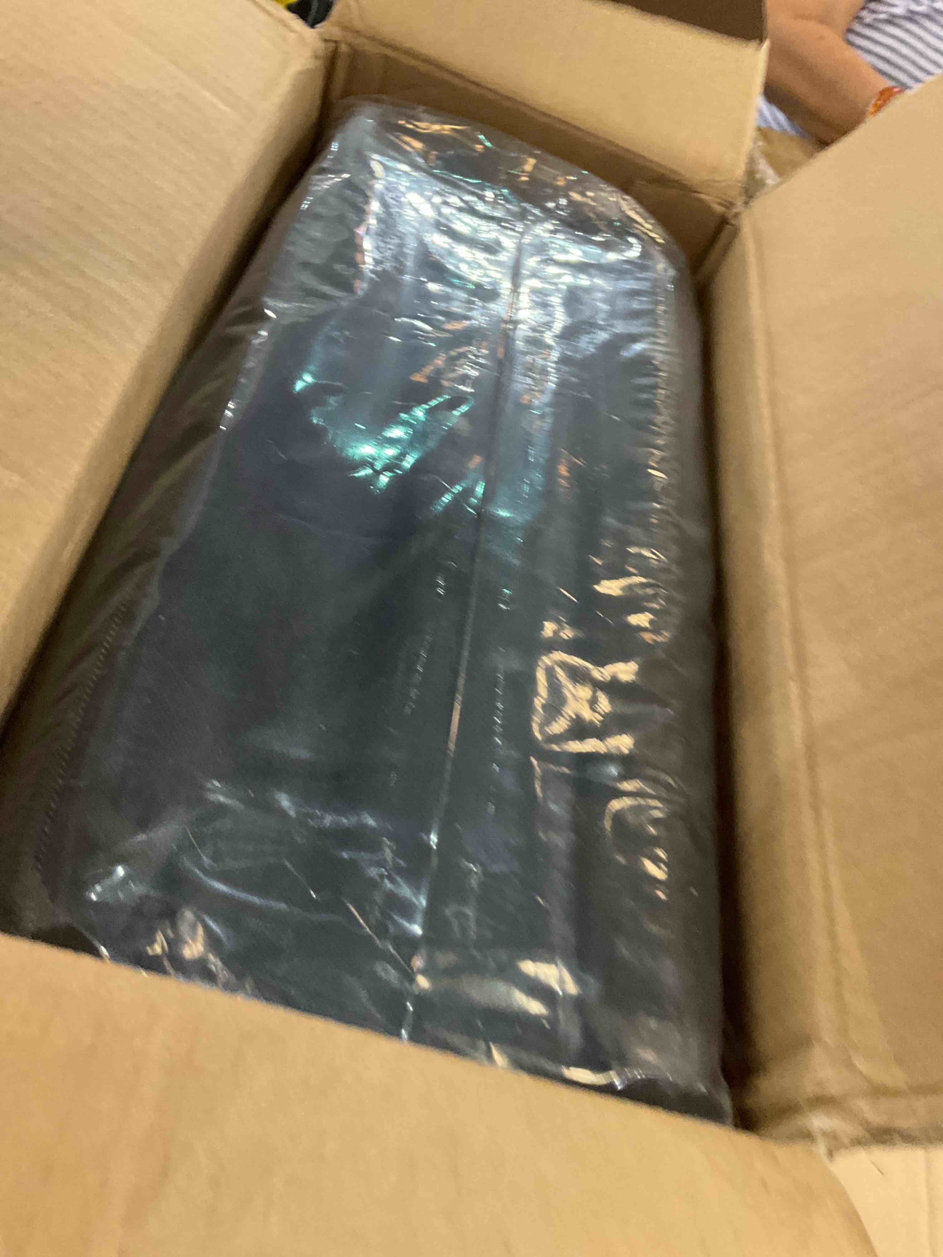 https://s3.amazonaws.com/lotting-images-prod/BargainHunt/EXS01389422_1722357770112.jpeg