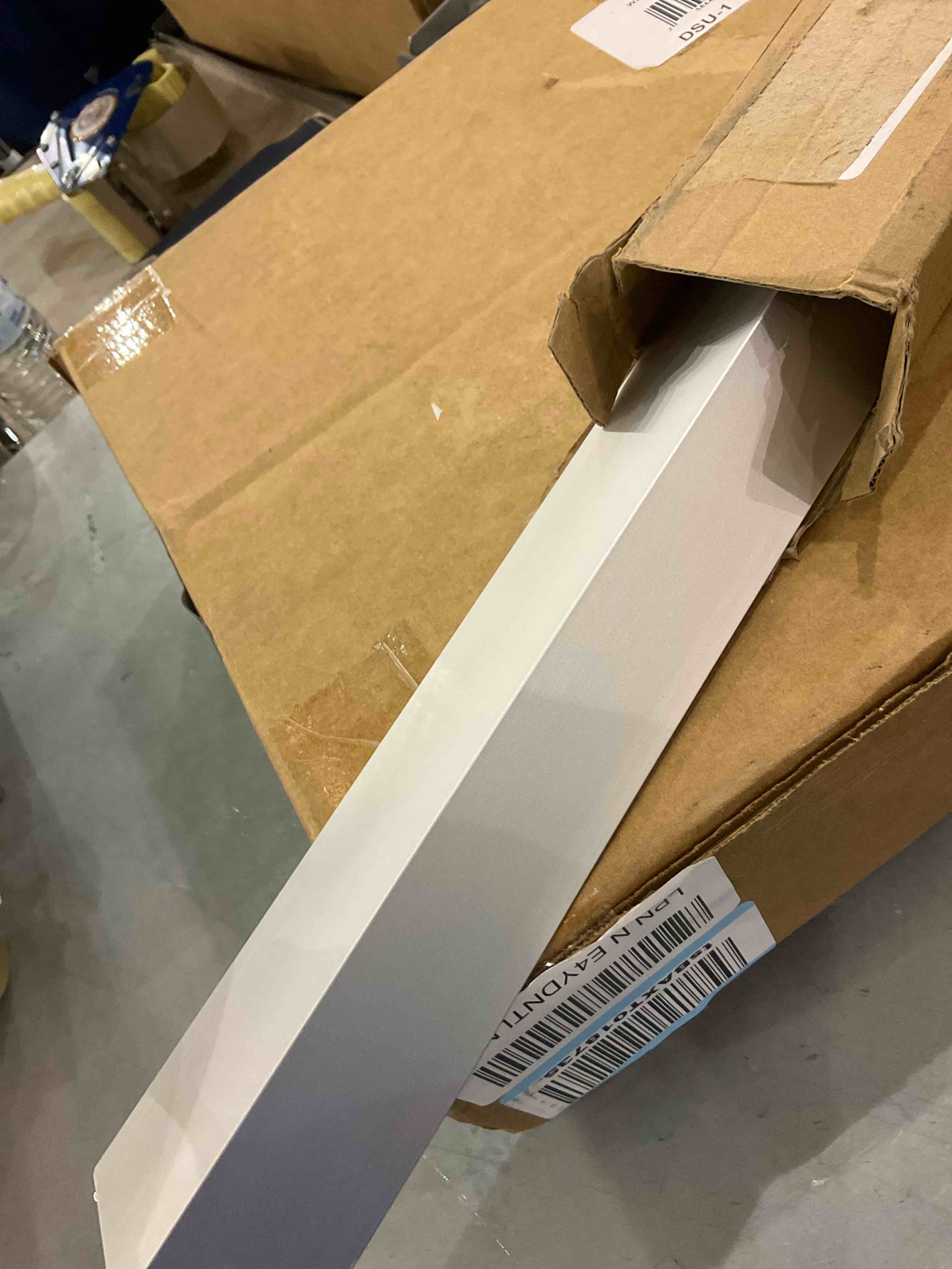 https://s3.amazonaws.com/lotting-images-prod/BargainHunt/EXS01389477_1722428168105.jpeg
