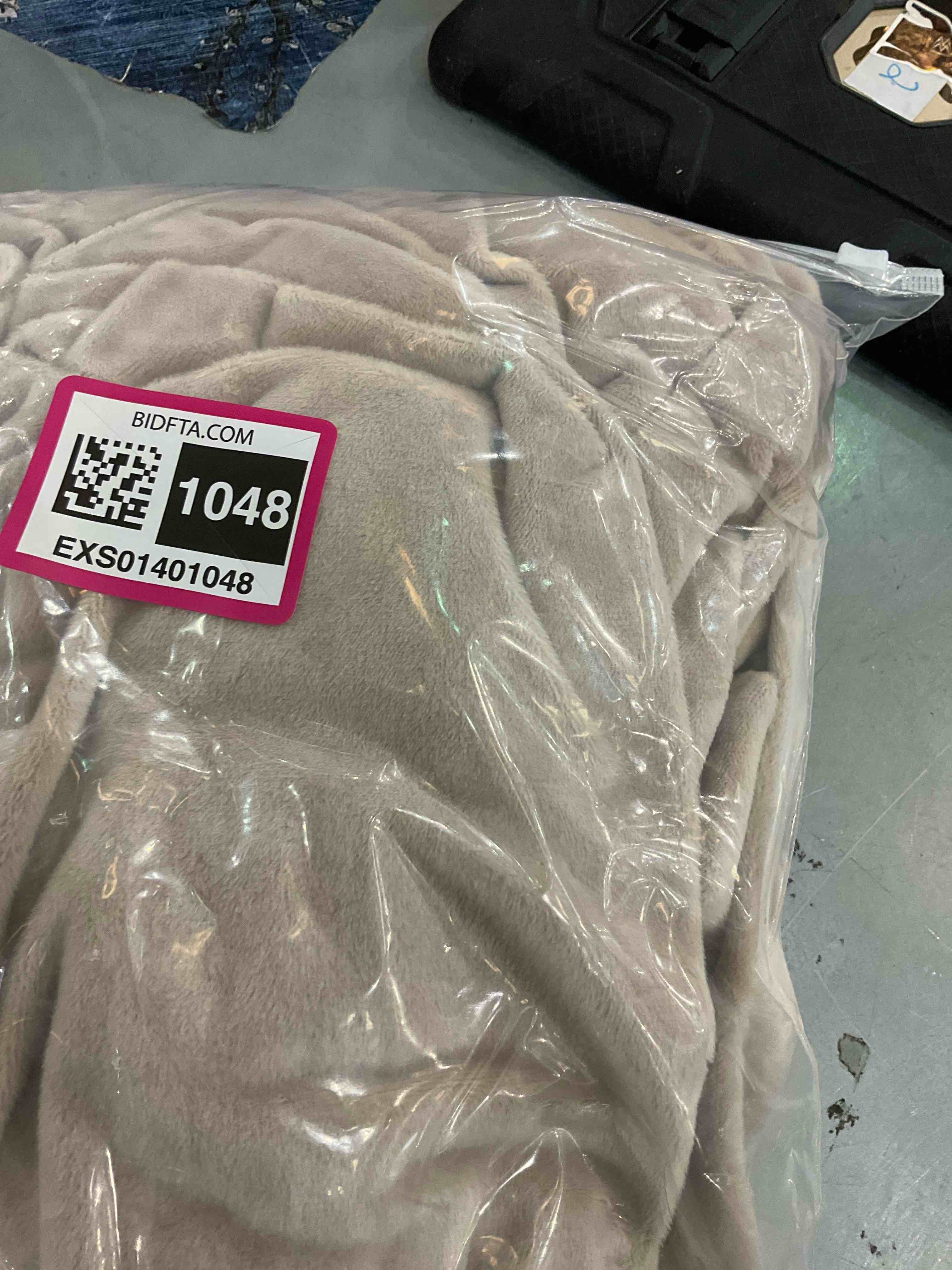 https://s3.amazonaws.com/lotting-images-prod/BargainHunt/EXS01401048_1721929668890.jpeg