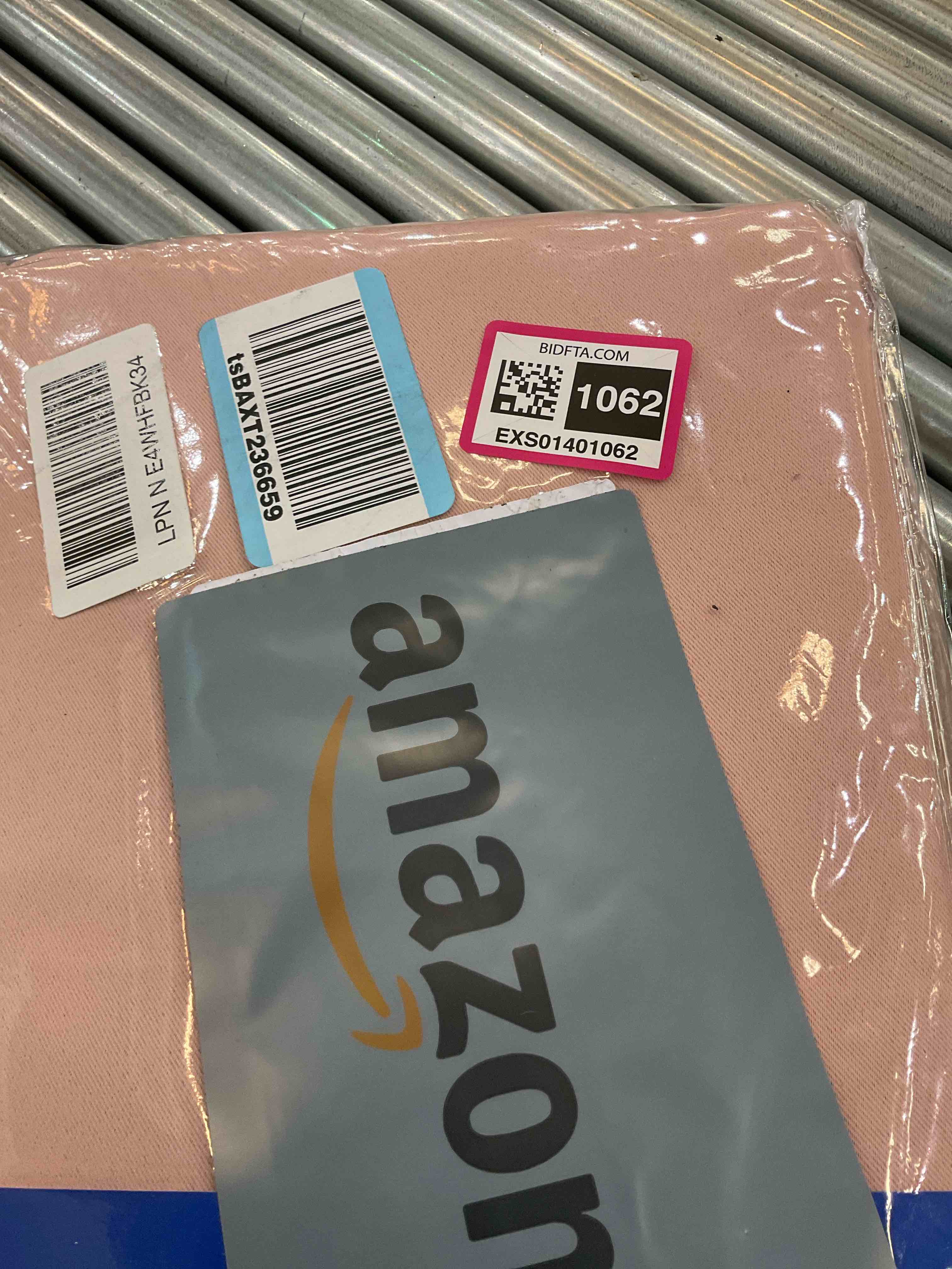 https://s3.amazonaws.com/lotting-images-prod/BargainHunt/EXS01401062_1721933144658.jpeg