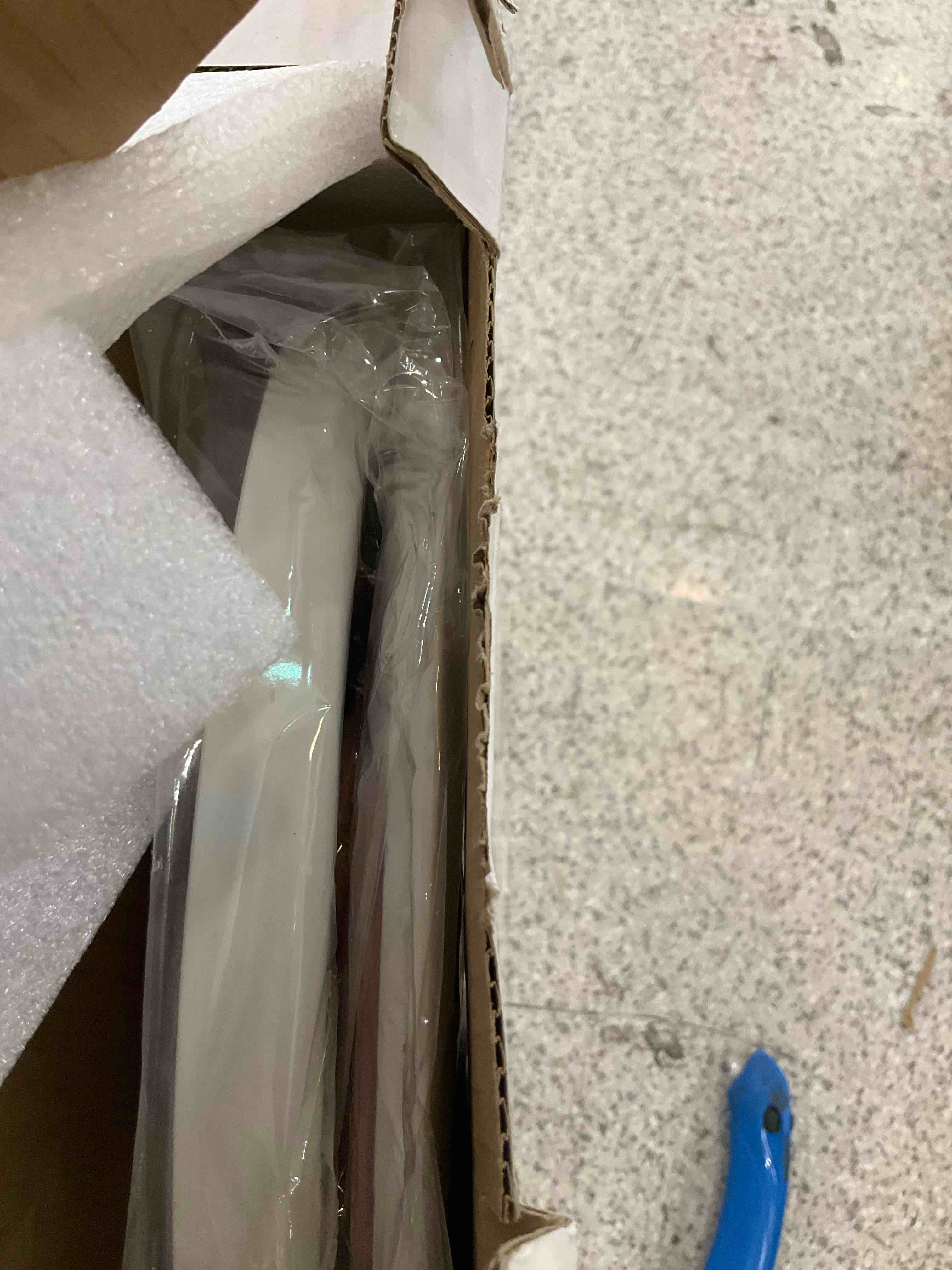 https://s3.amazonaws.com/lotting-images-prod/BargainHunt/EXS01401521_1722452124772.jpeg