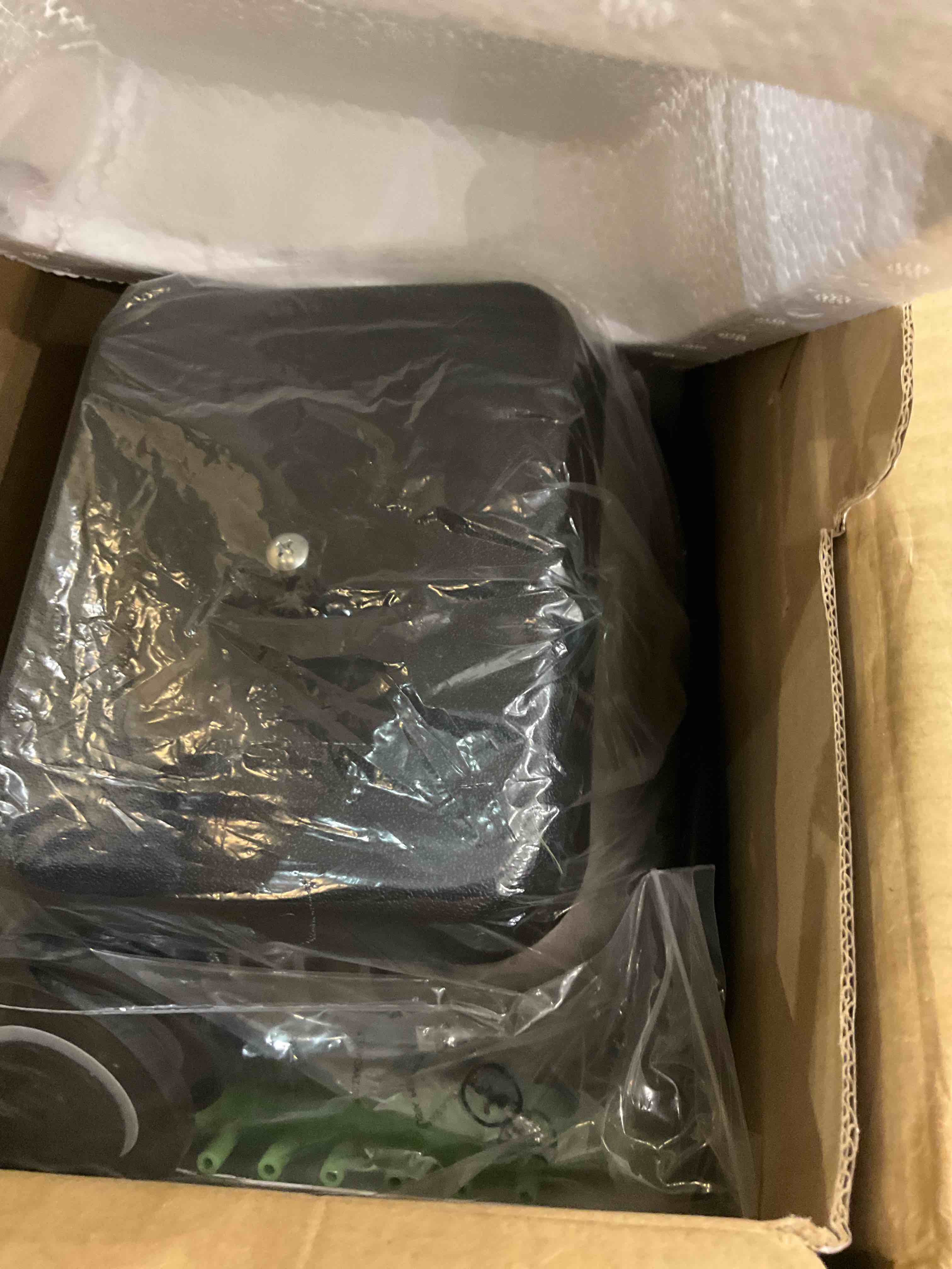 https://s3.amazonaws.com/lotting-images-prod/BargainHunt/EXS01401817_1722868061556.jpeg
