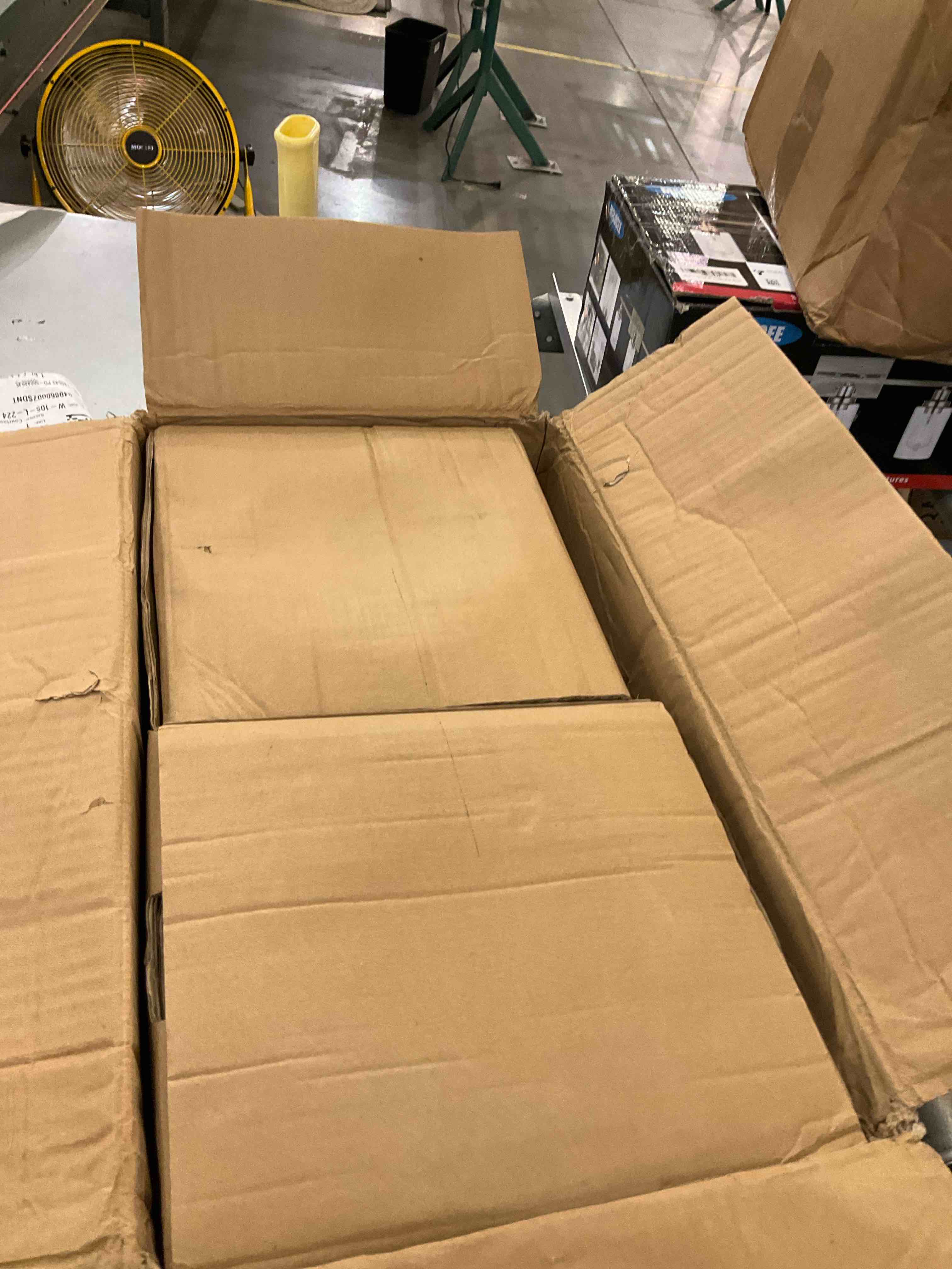 https://s3.amazonaws.com/lotting-images-prod/BargainHunt/EXS01404013_1721928510083.jpeg