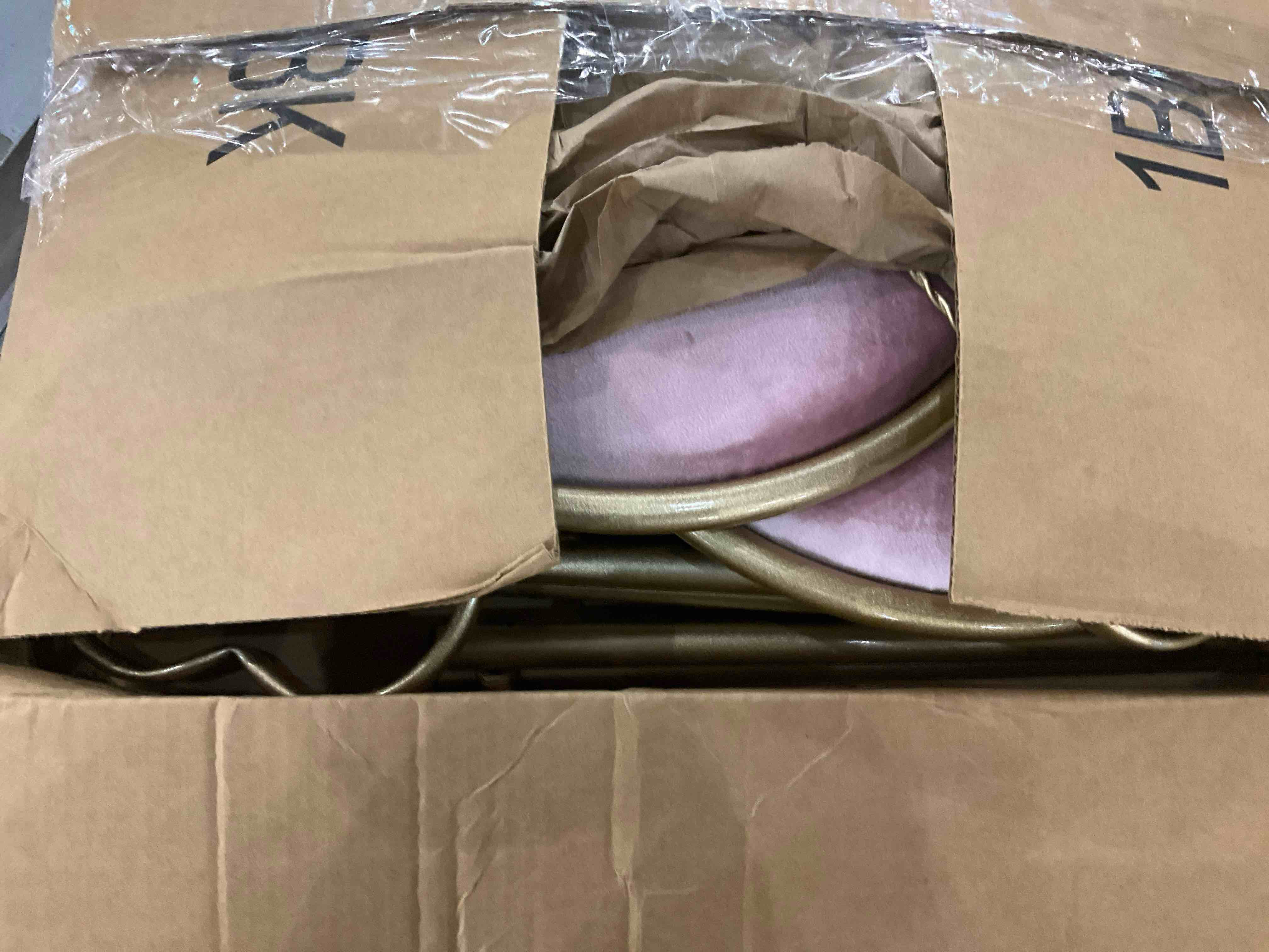 https://s3.amazonaws.com/lotting-images-prod/BargainHunt/EXS01404578_1722426143303.jpeg