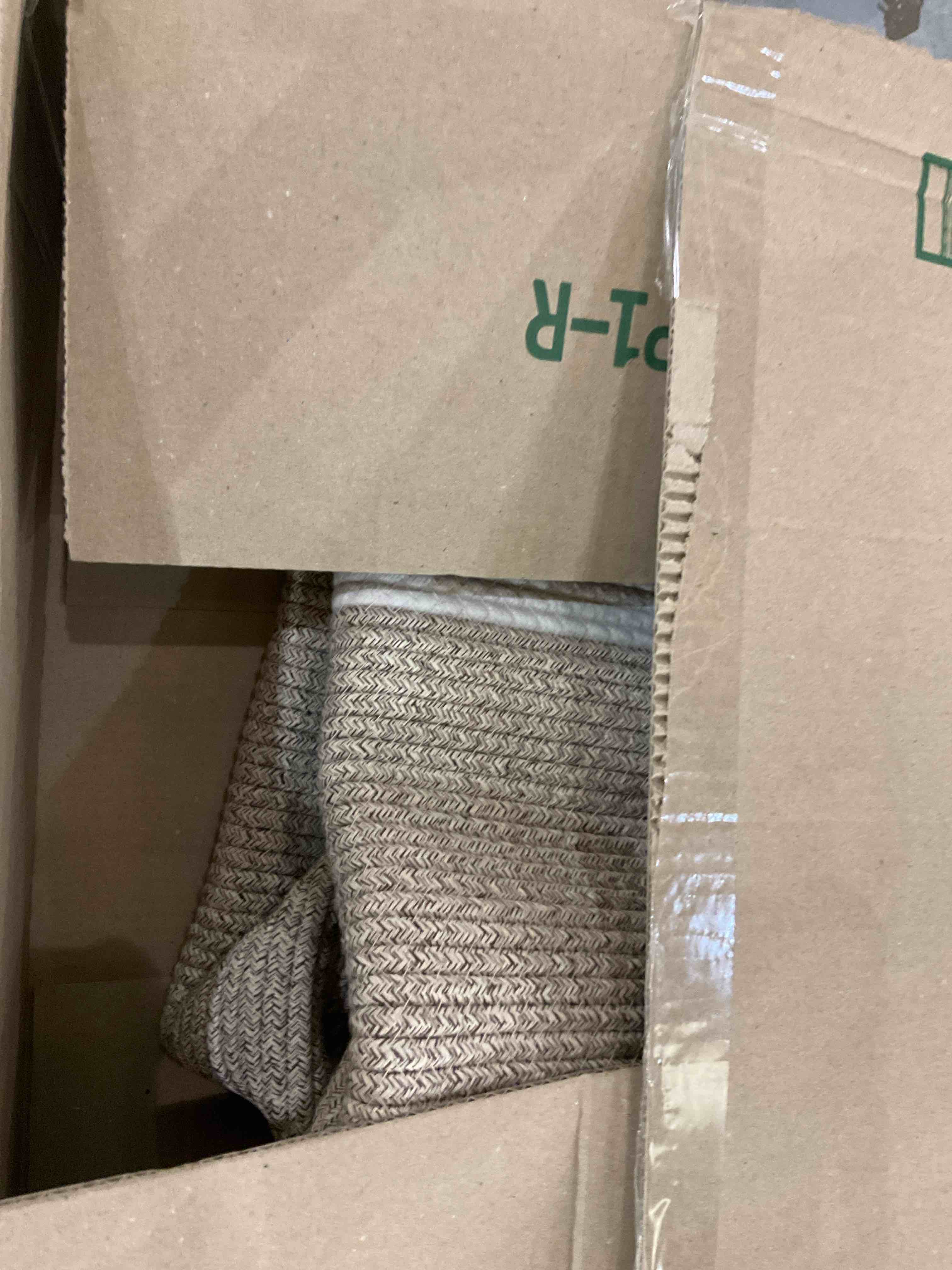 https://s3.amazonaws.com/lotting-images-prod/BargainHunt/EXS01404758_1723644109358.jpeg
