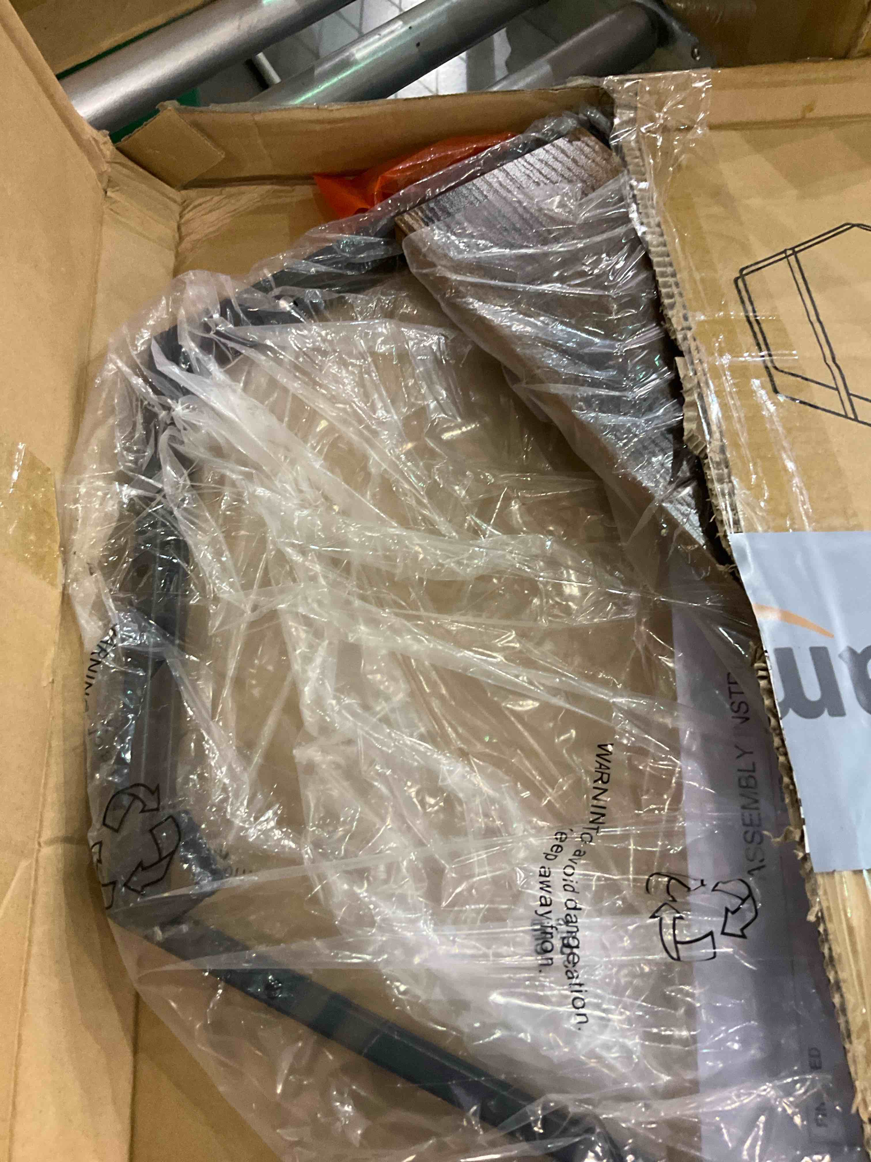 https://s3.amazonaws.com/lotting-images-prod/BargainHunt/EXS01405110_1722253578508.jpeg