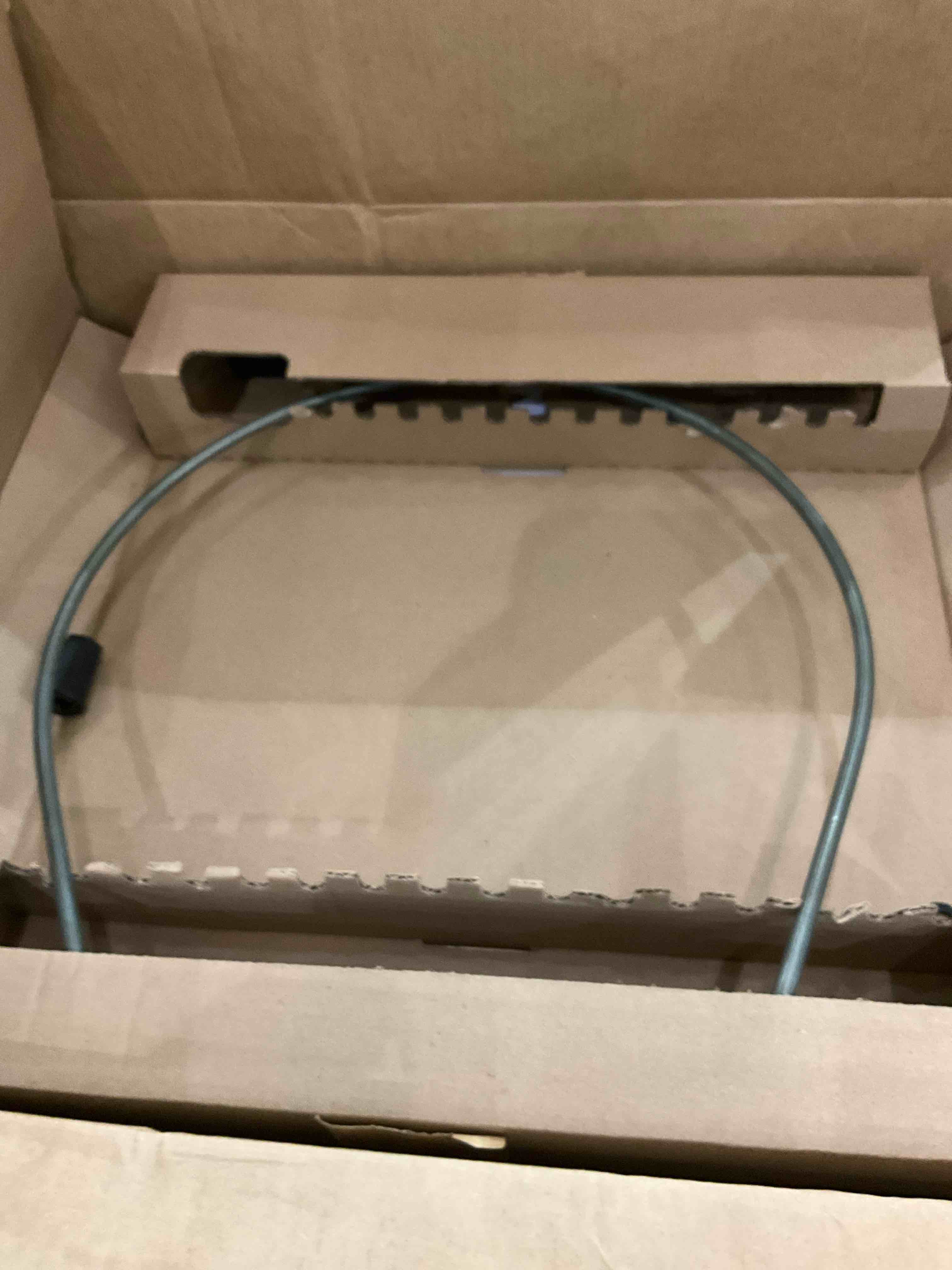 https://s3.amazonaws.com/lotting-images-prod/BargainHunt/EXS01405178_1722262734078.jpeg