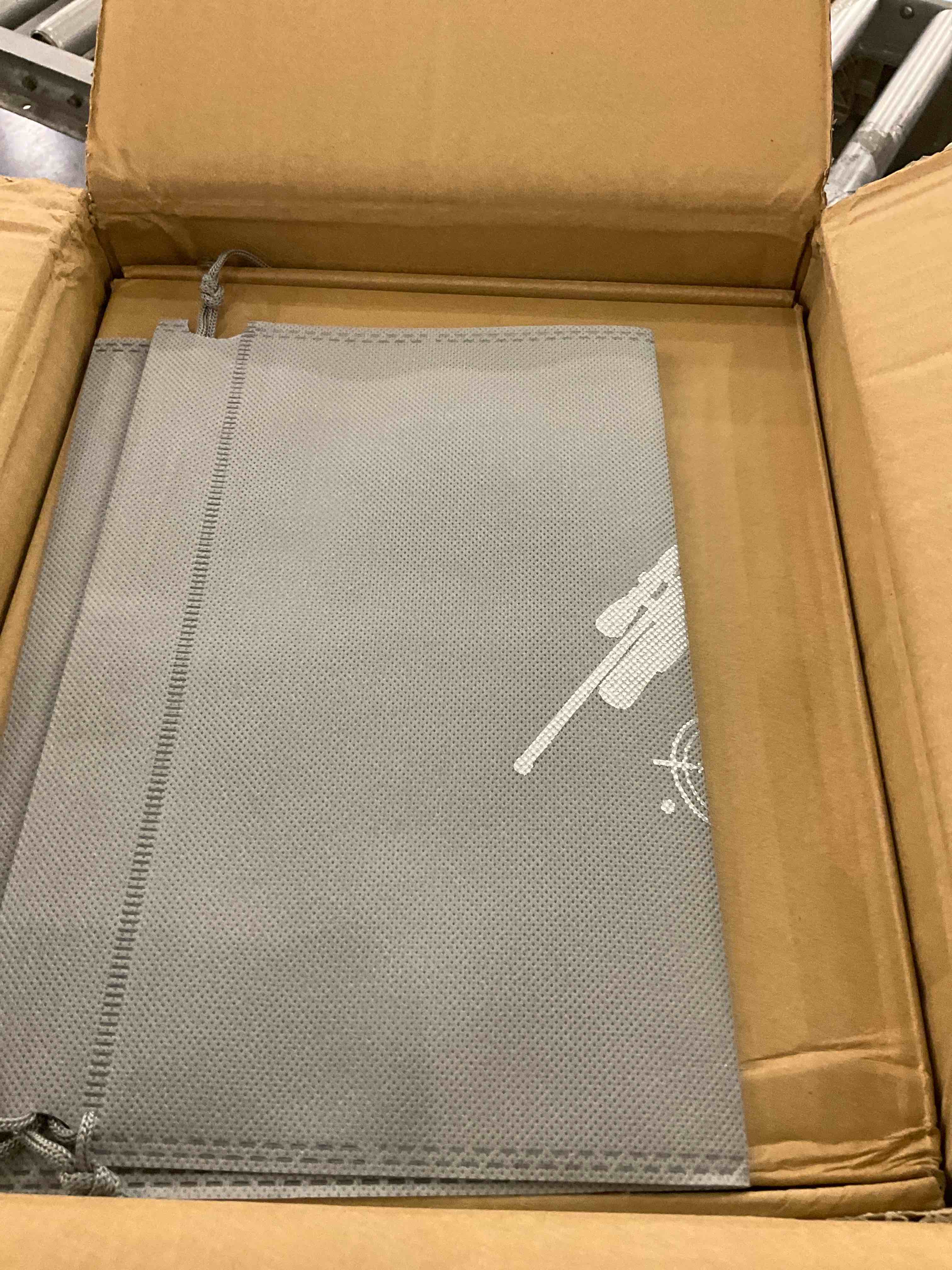 https://s3.amazonaws.com/lotting-images-prod/BargainHunt/EXS01405238_1722271675847.jpeg