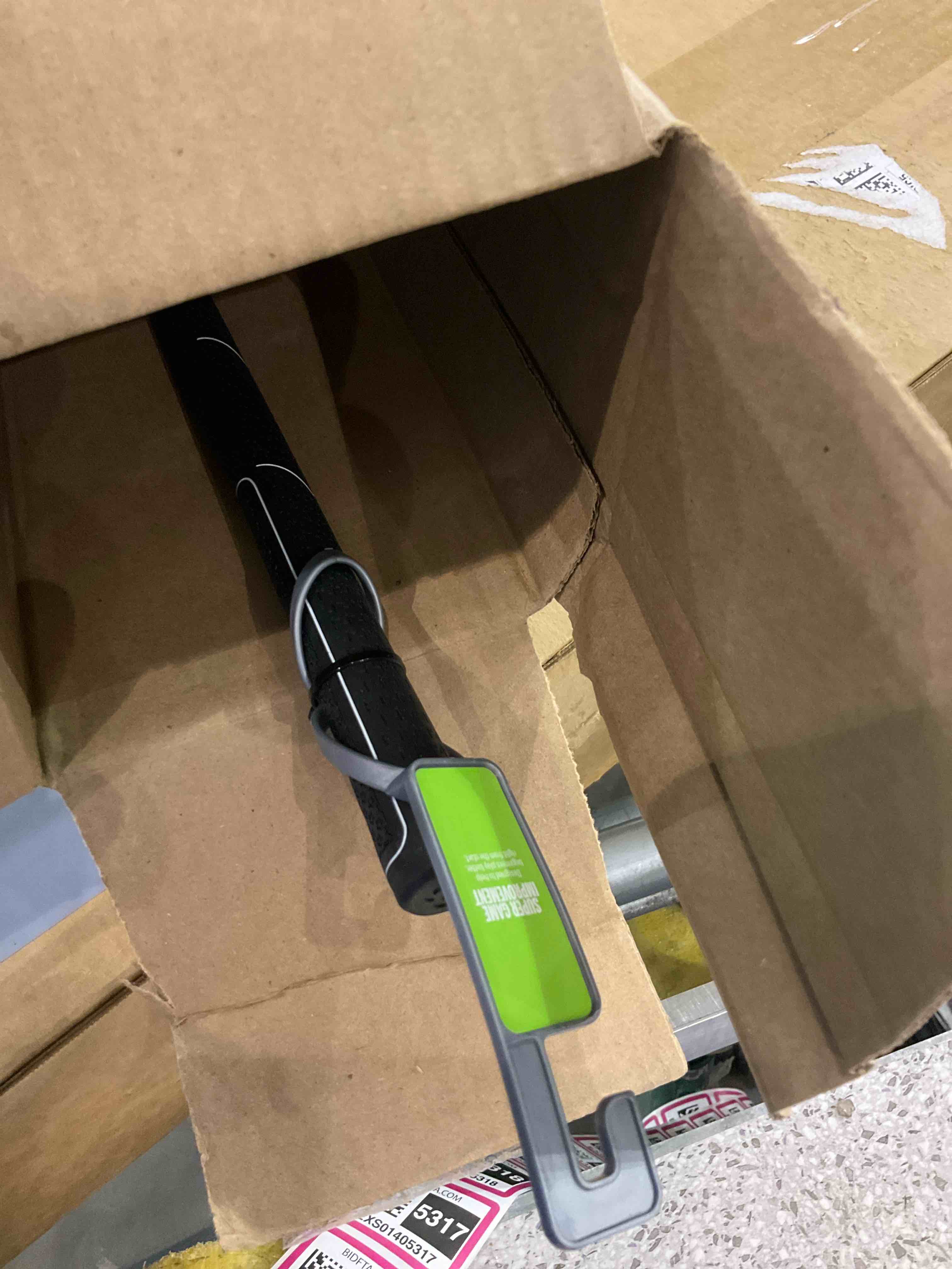 https://s3.amazonaws.com/lotting-images-prod/BargainHunt/EXS01405314_1722339378372.jpeg
