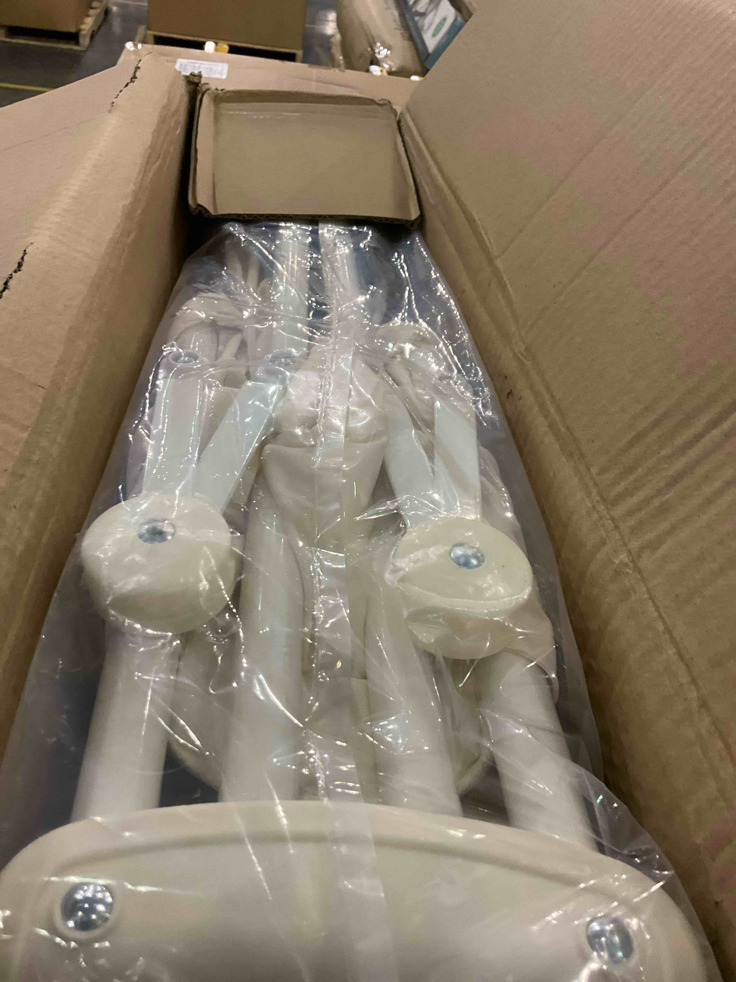 https://s3.amazonaws.com/lotting-images-prod/BargainHunt/EXS01405432_1722425846128.jpeg