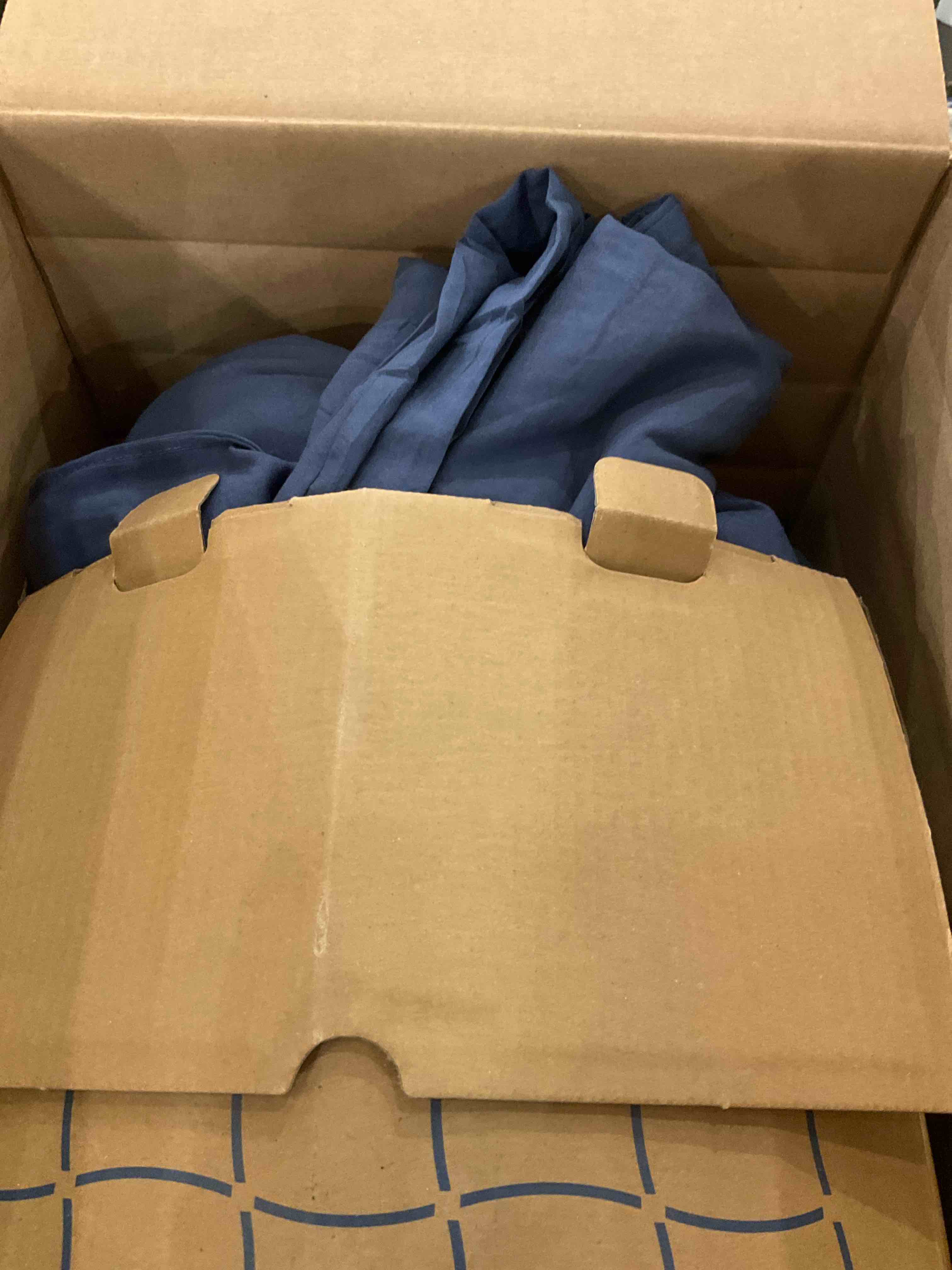 https://s3.amazonaws.com/lotting-images-prod/BargainHunt/EXS01405739_1722278227188.jpeg