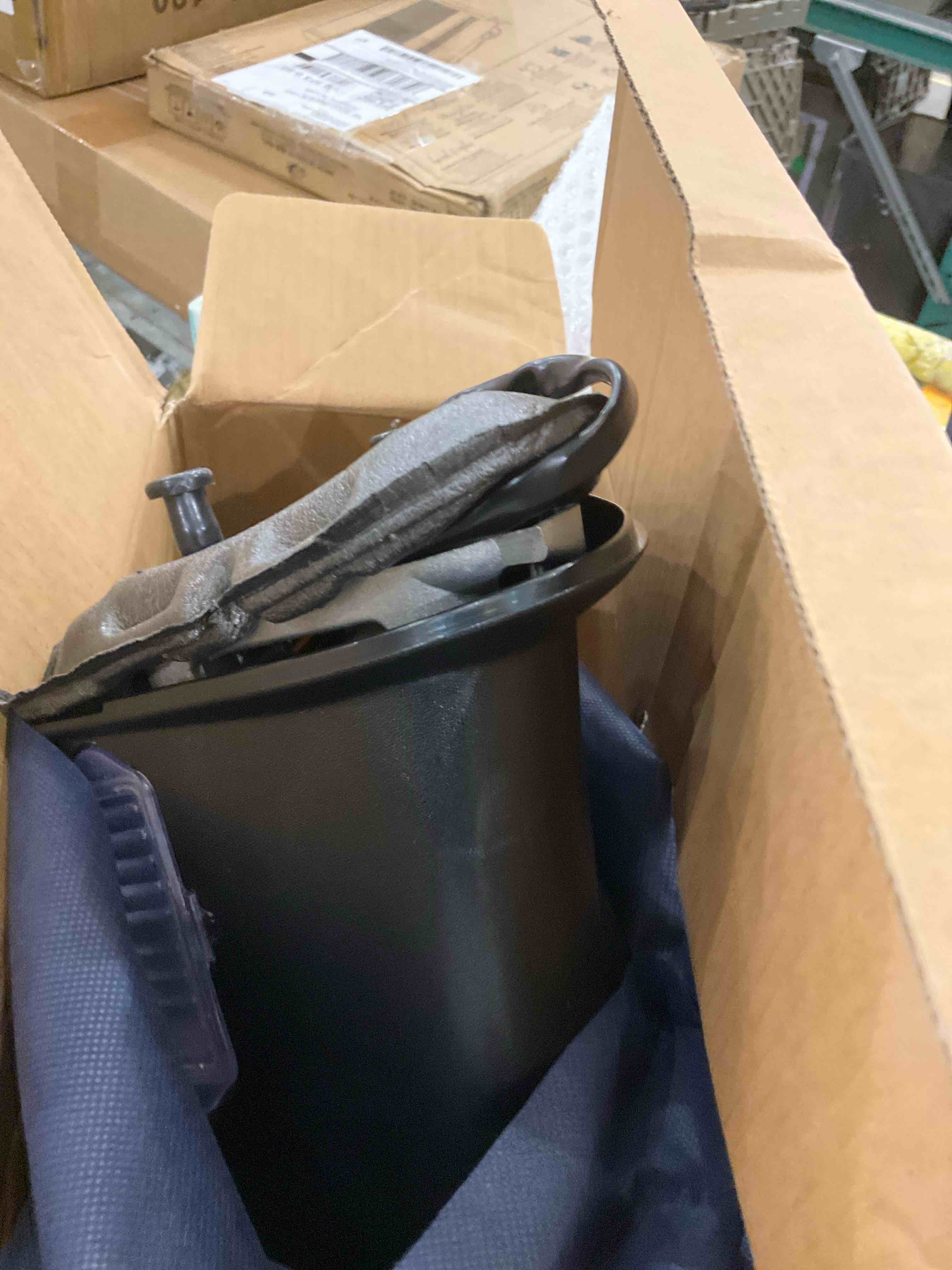 https://s3.amazonaws.com/lotting-images-prod/BargainHunt/EXS01406191_1722350817696.jpeg