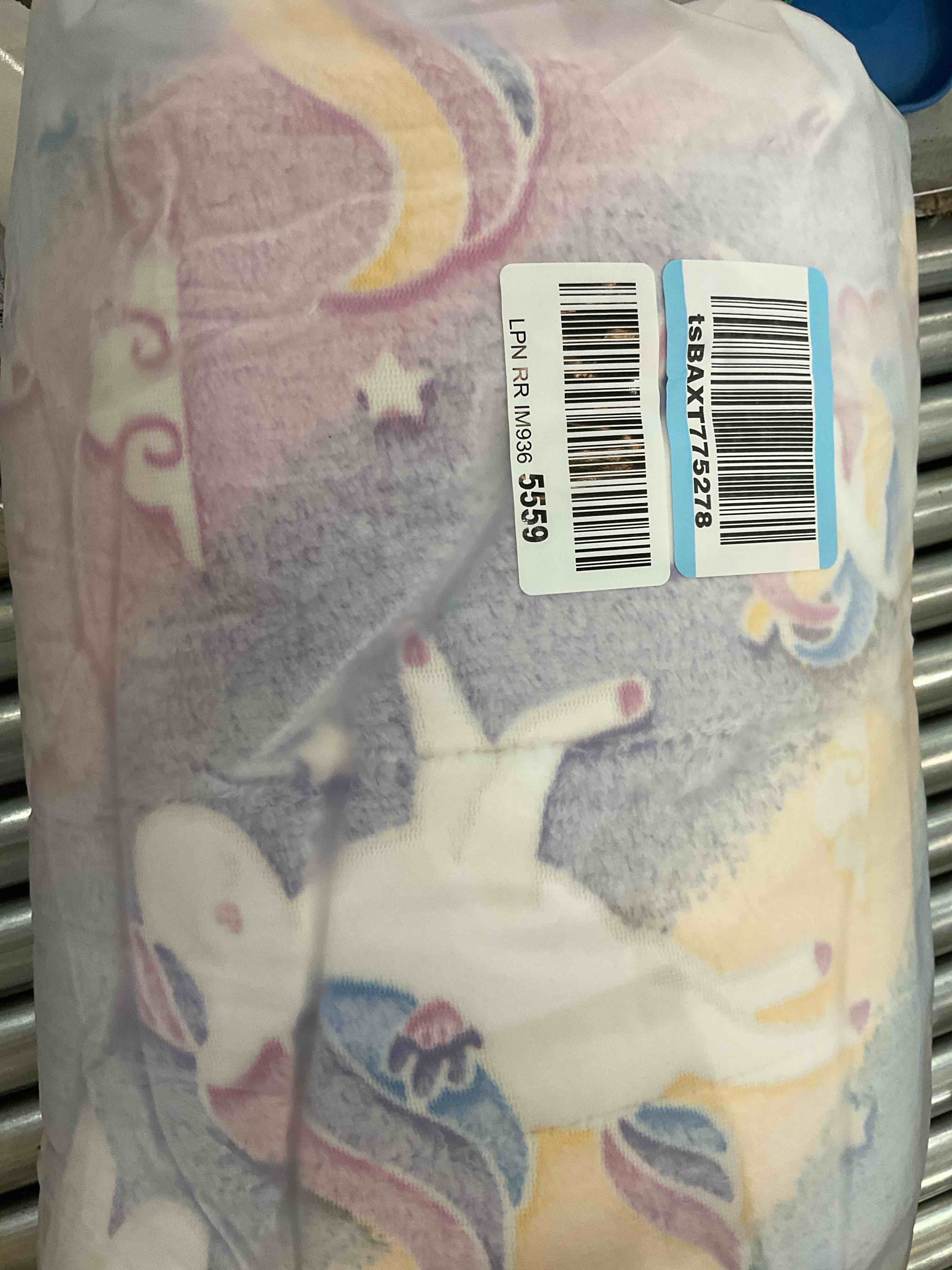 https://s3.amazonaws.com/lotting-images-prod/BargainHunt/EXS01407473_1722612535407.jpeg