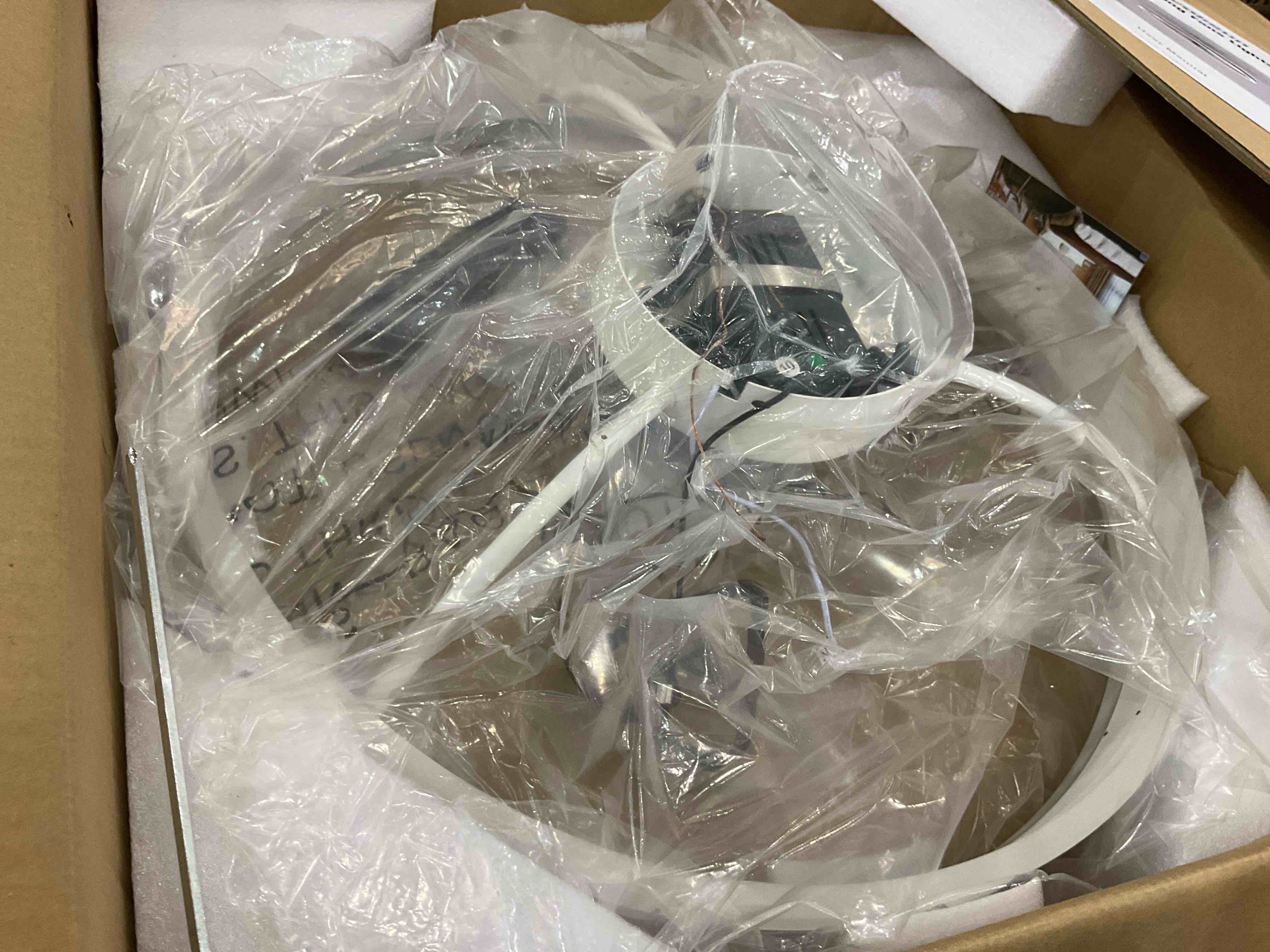 https://s3.amazonaws.com/lotting-images-prod/BargainHunt/EXS01408674_1721929680677.jpeg