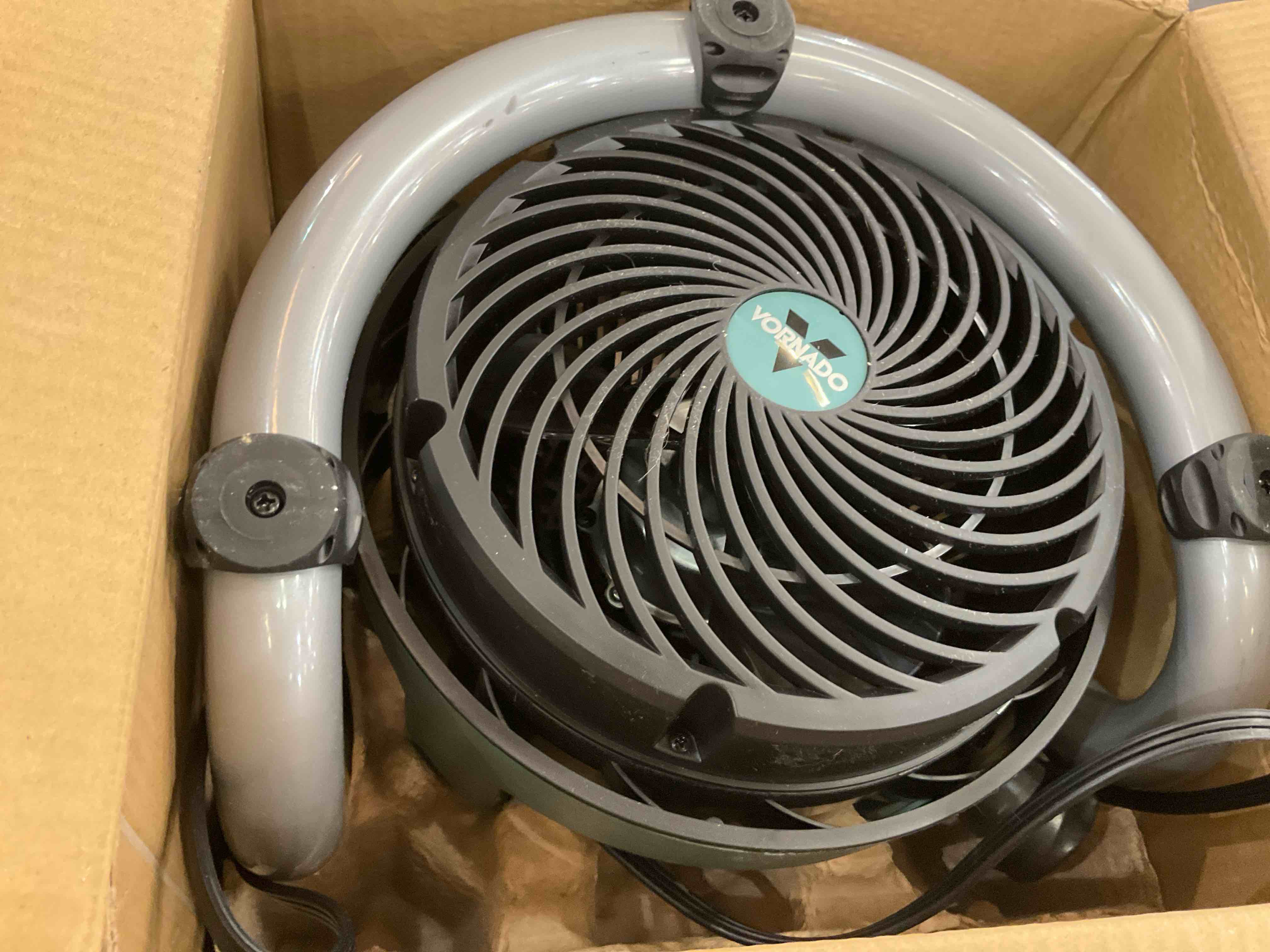 https://s3.amazonaws.com/lotting-images-prod/BargainHunt/EXS01408873_1722273076211.jpeg