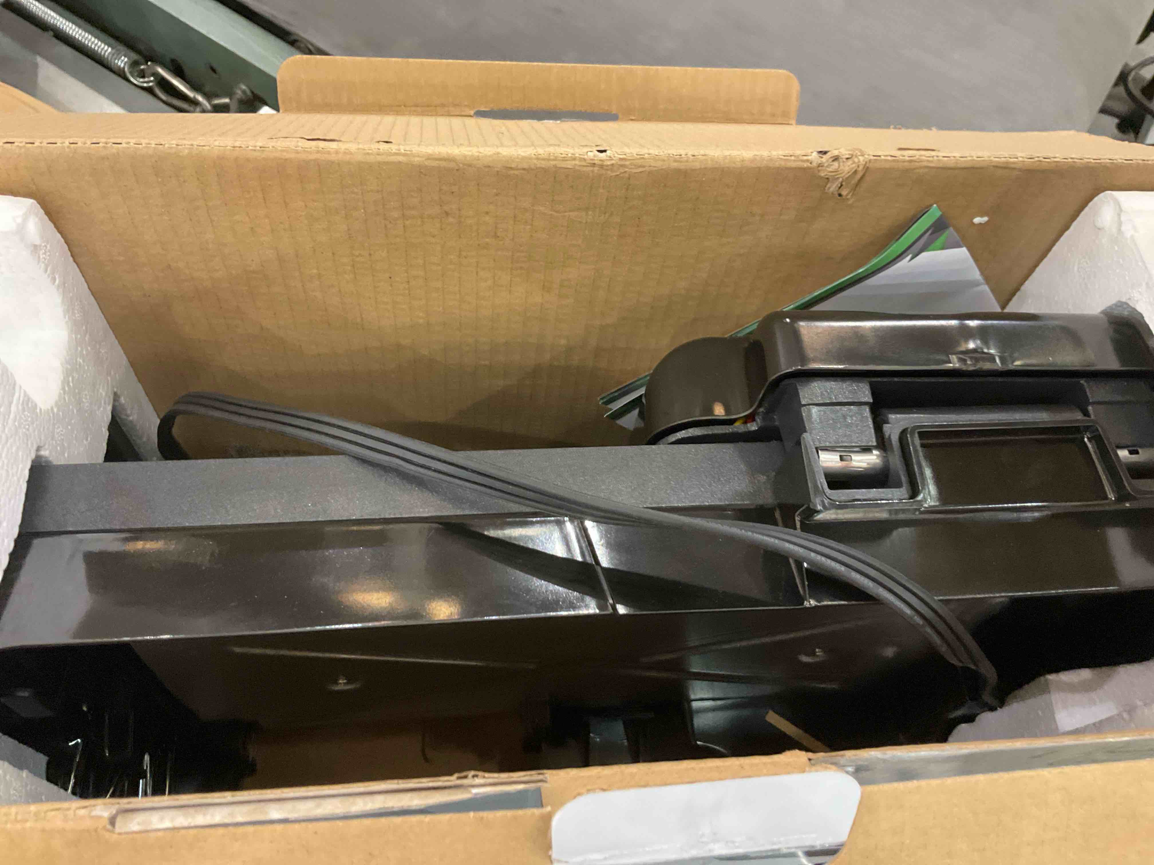 https://s3.amazonaws.com/lotting-images-prod/BargainHunt/EXS01408878_1722273938120.jpeg
