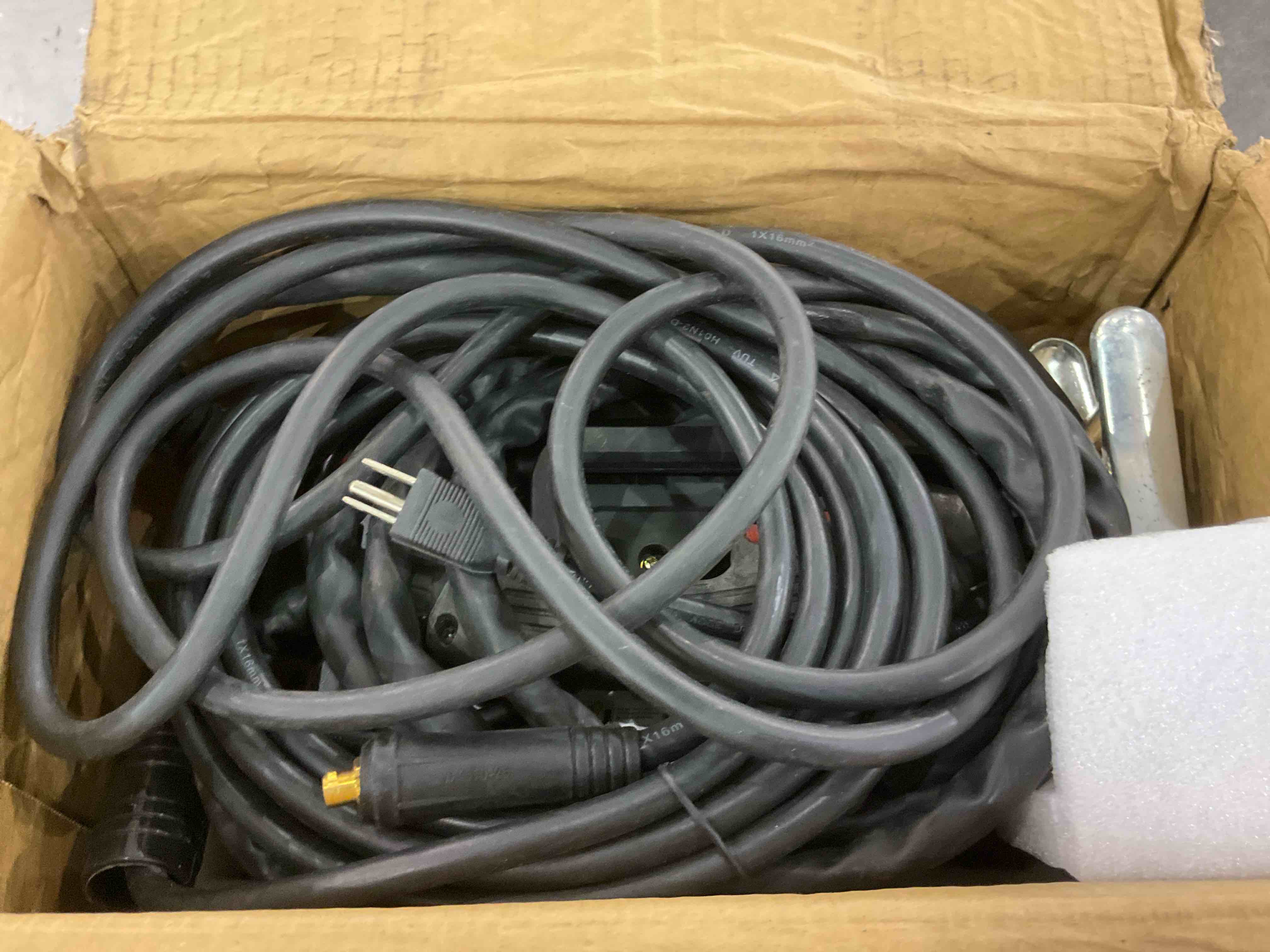 https://s3.amazonaws.com/lotting-images-prod/BargainHunt/EXS01408918_1722339259522.jpeg