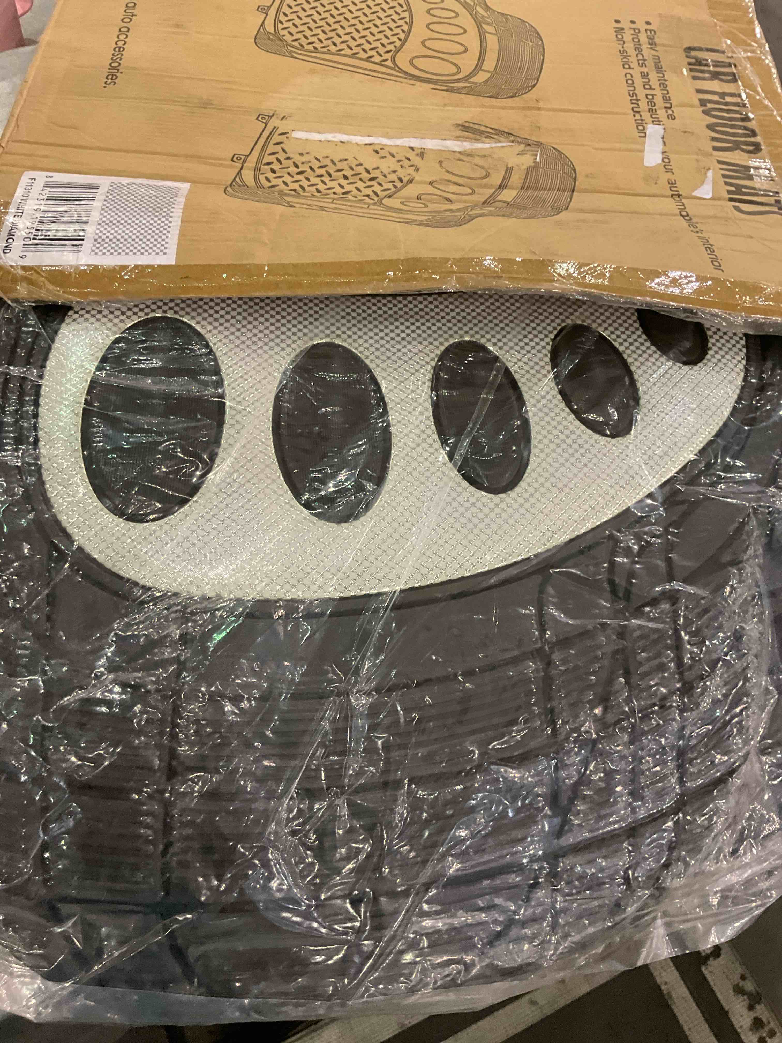 https://s3.amazonaws.com/lotting-images-prod/BargainHunt/EXS01408988_1722424958463.jpeg