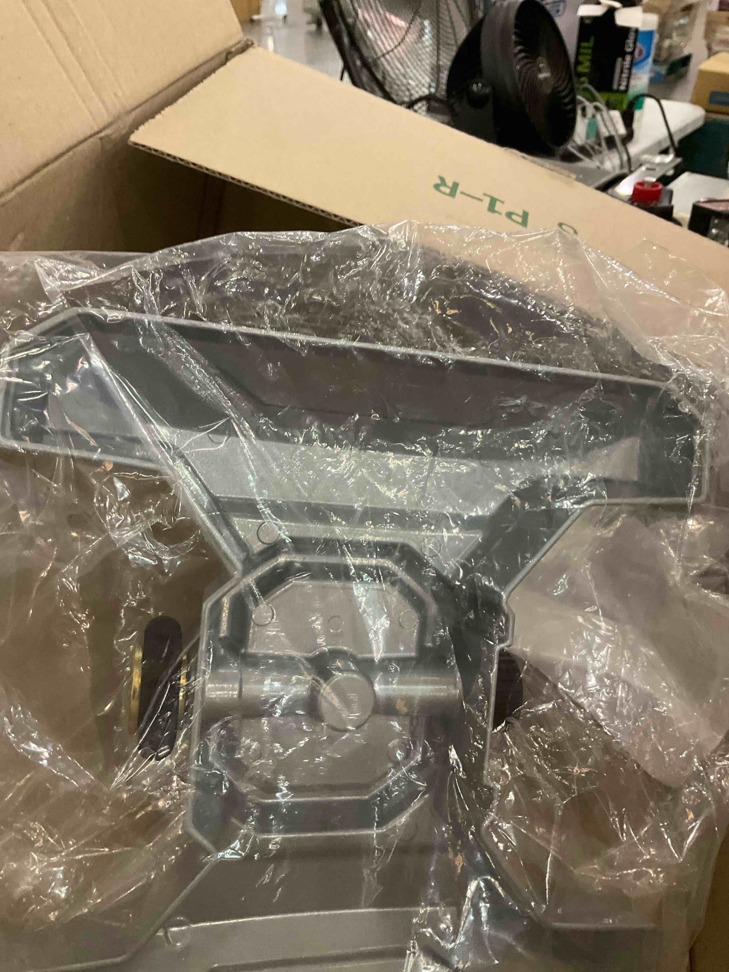 https://s3.amazonaws.com/lotting-images-prod/BargainHunt/EXS01409368_1722868143817.jpeg