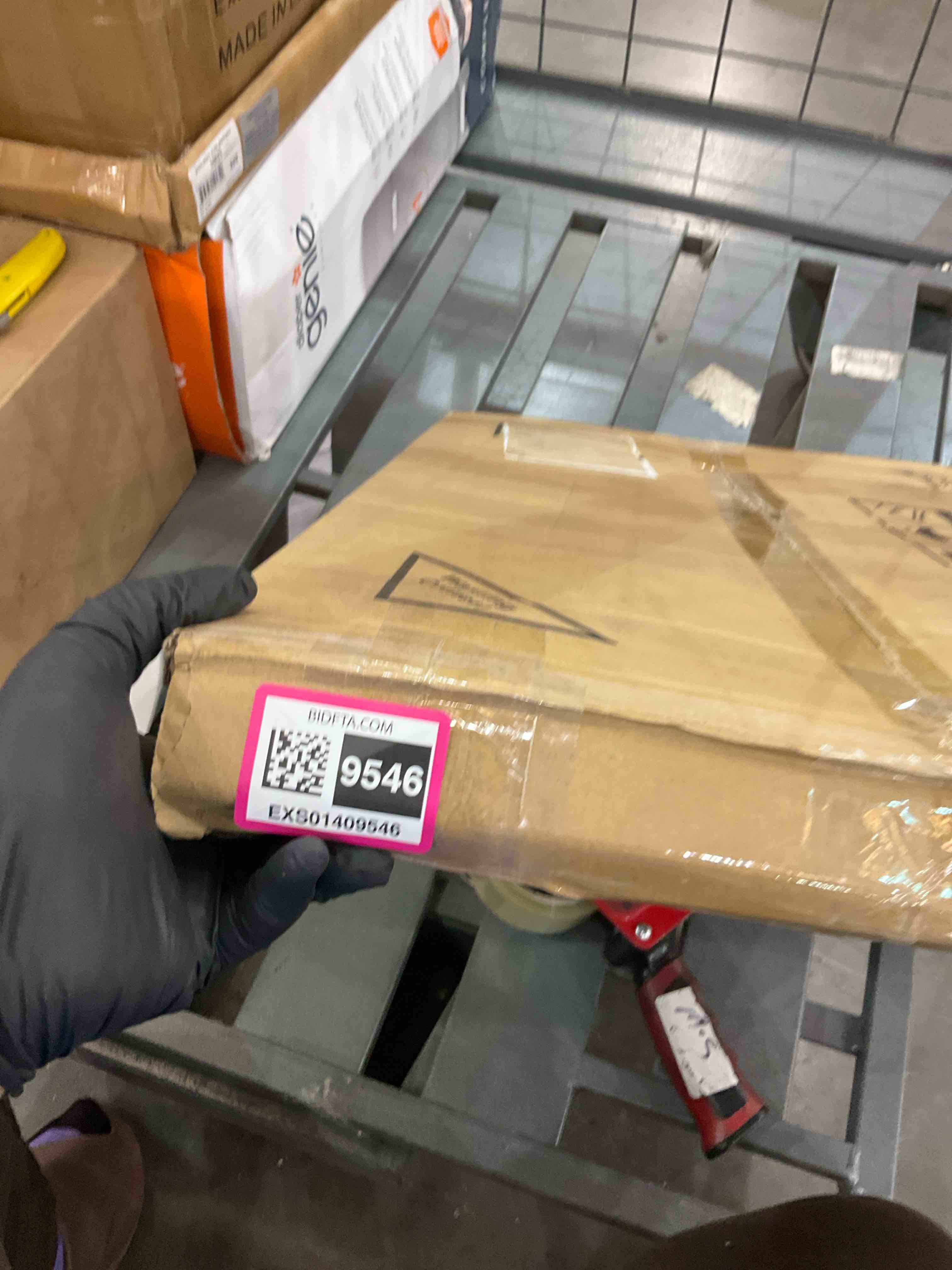 https://s3.amazonaws.com/lotting-images-prod/BargainHunt/EXS01409546_1721929989952.jpeg